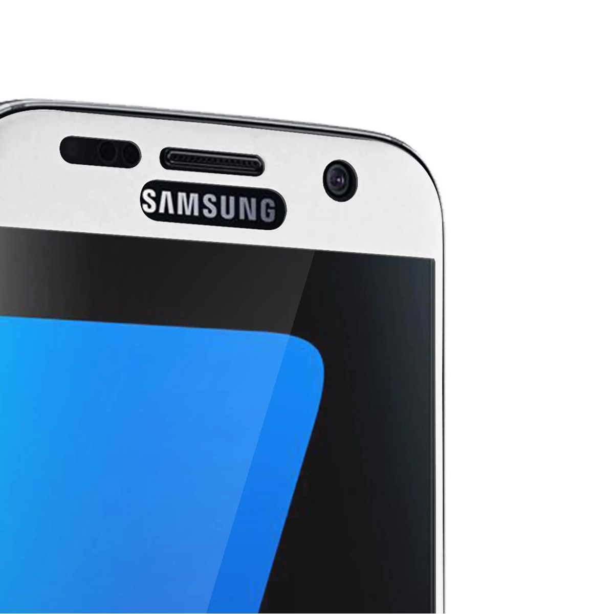 Primo piano della parte superiore di uno smartphone Samsung bianco, con altoparlante, fotocamera e logo.