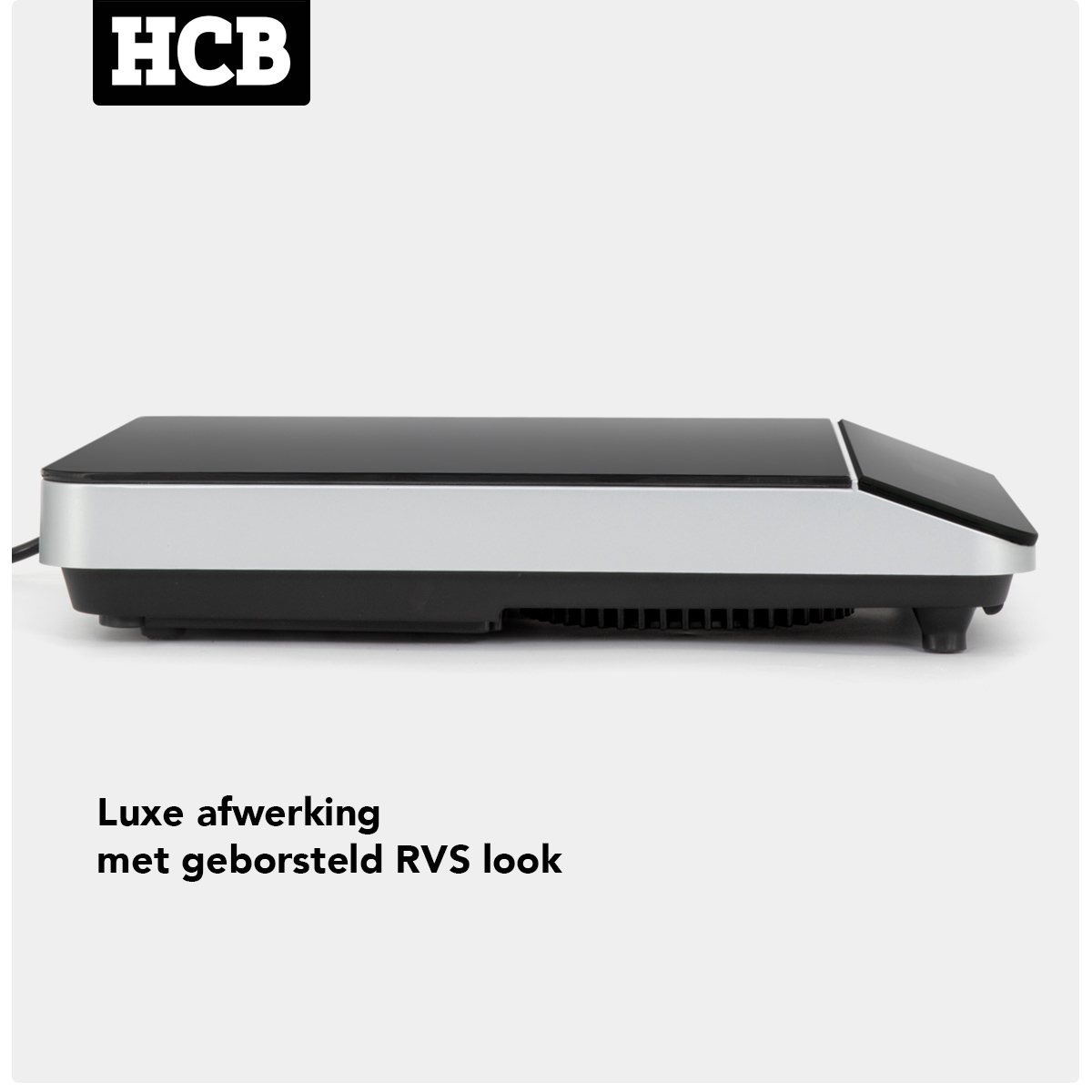 Zwarte inductiekookplaat met zilveren rand en HCB-logo.