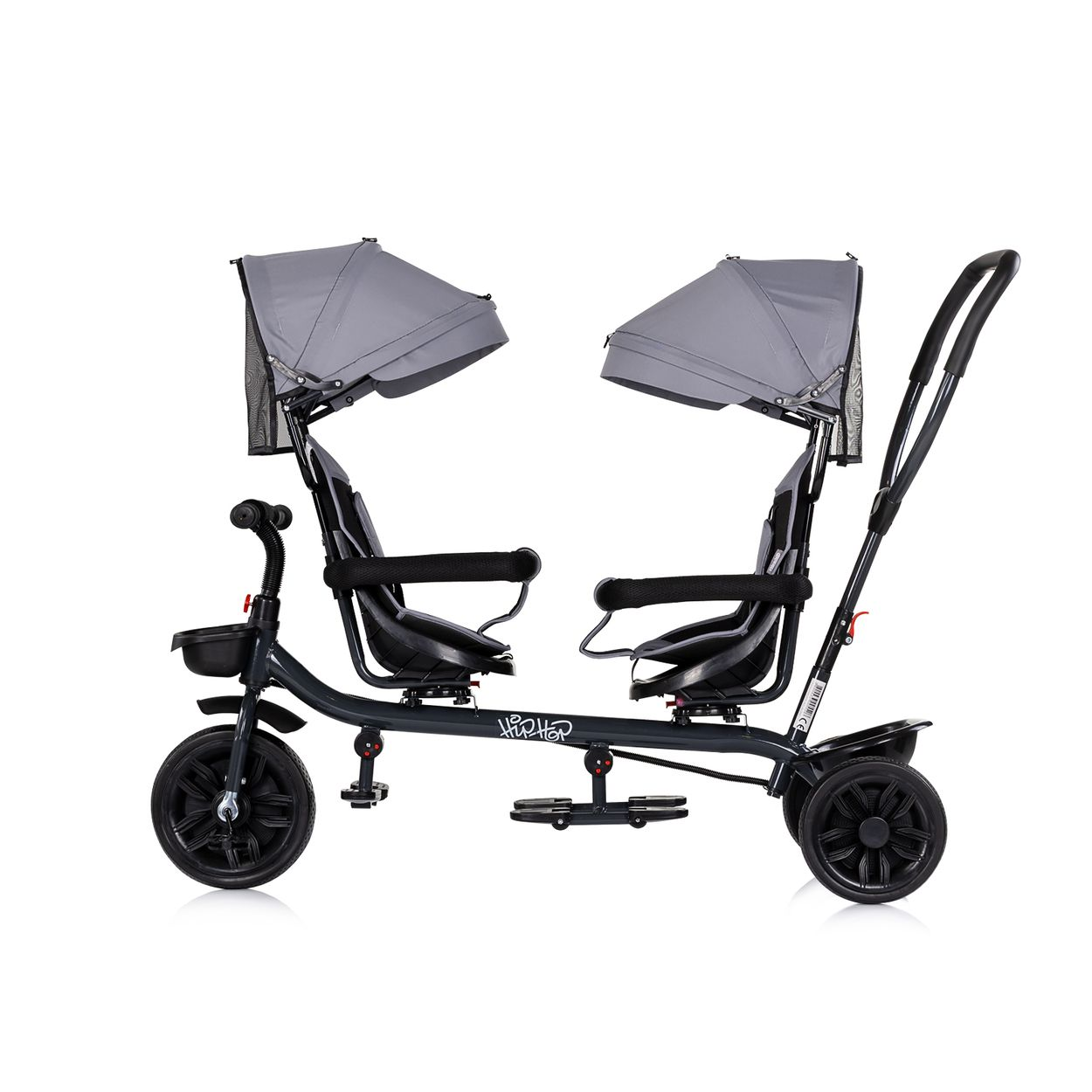 Ein dunkelgraues Tandem-Dreirad mit zwei Sitzen, grauen Verdecken und schwarzen Rädern.