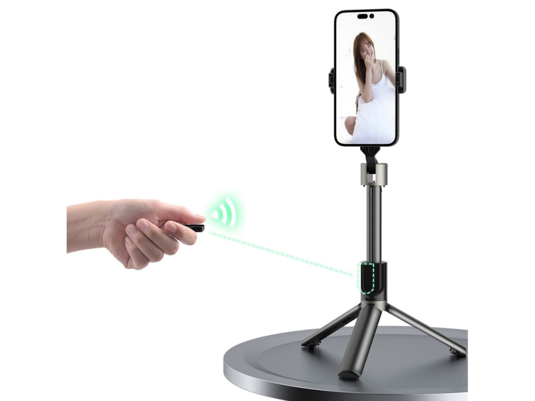 Eine Hand hält eine Fernbedienung, die einen grünen Laserstrahl auf ein Handy richtet.