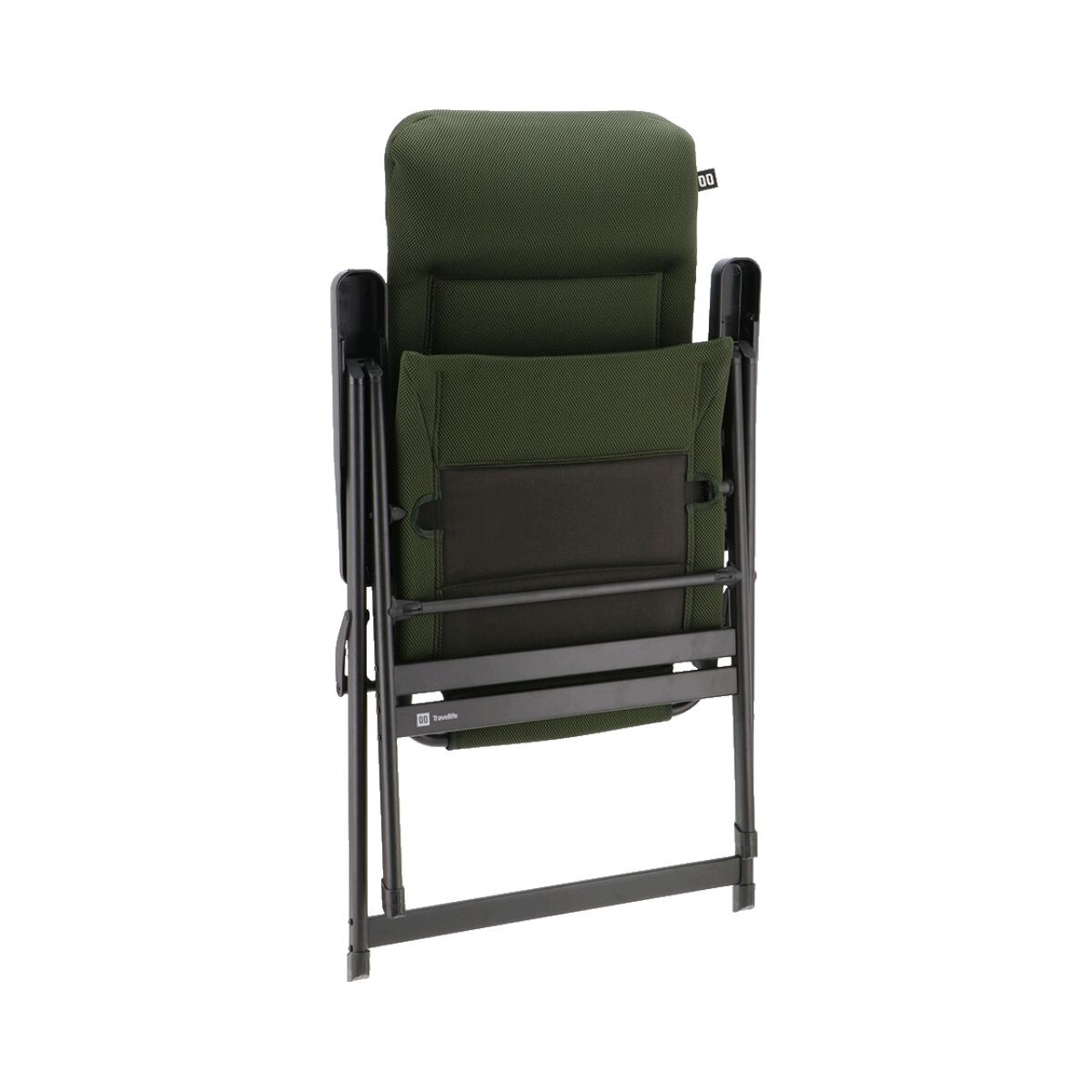 Een opgevouwen groene campingstoel met zwart metalen frame.