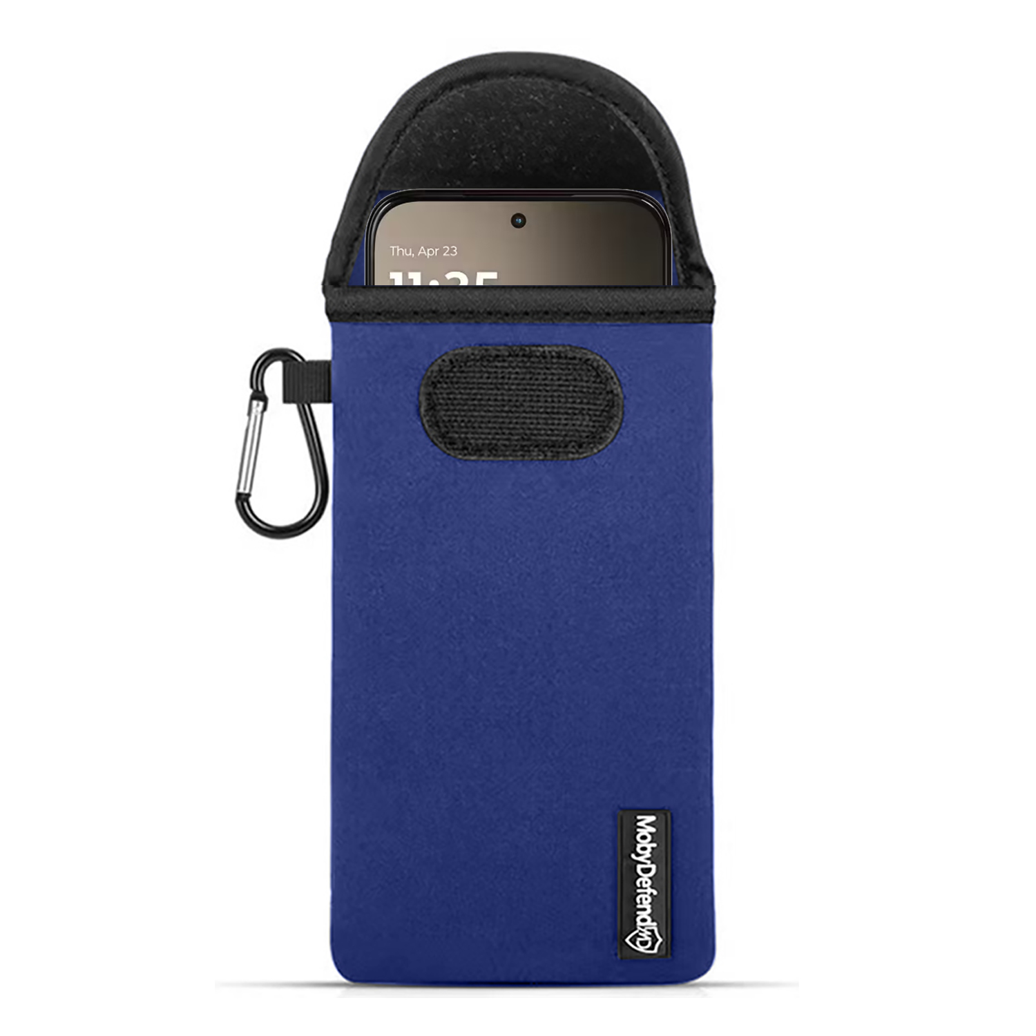 Pochette de téléphone bleue avec mousqueton et velcro. Un smartphone est partiellement visible.