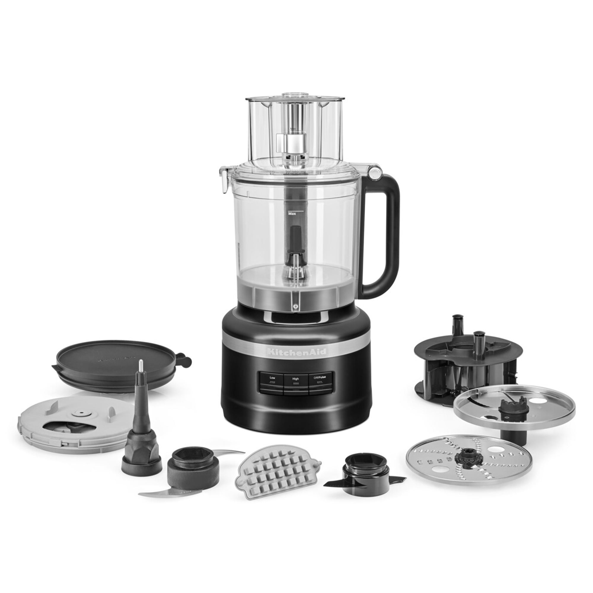 Un robot da cucina KitchenAid nero con vari accessori.