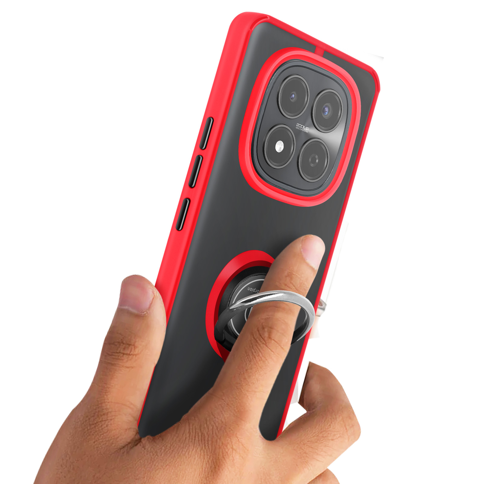Una mano tiene uno smartphone con bordo rosso e retro nero, con 4 fotocamere.