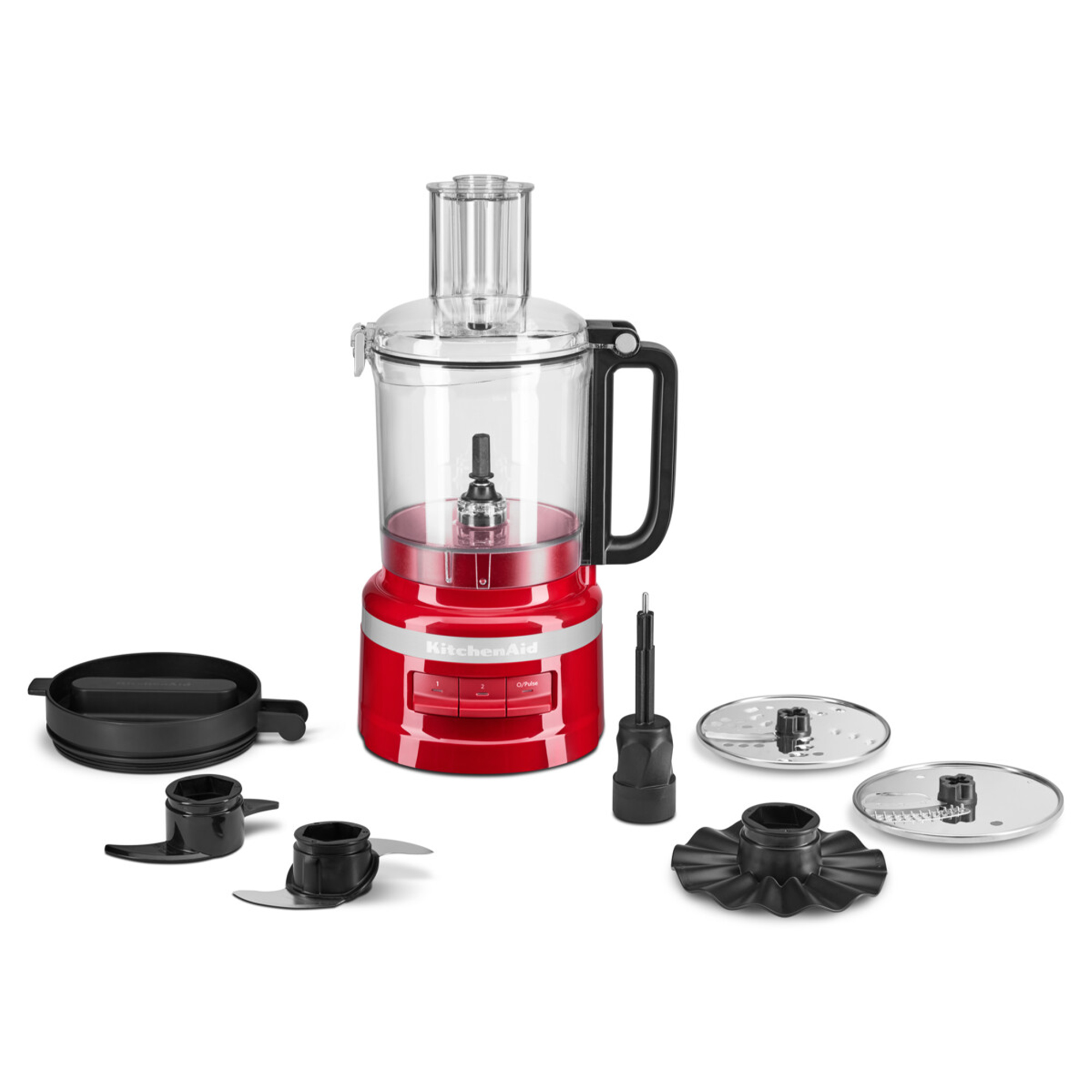 Ein roter KitchenAid-Food-Prozessor mit Zubehör, darunter Klingen und Scheiben.