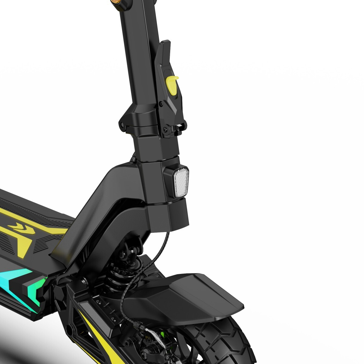 Czarna hulajnoga elektryczna z żółtymi i niebieskimi akcentami, zbliżenie na przednie koło i zawieszenie.