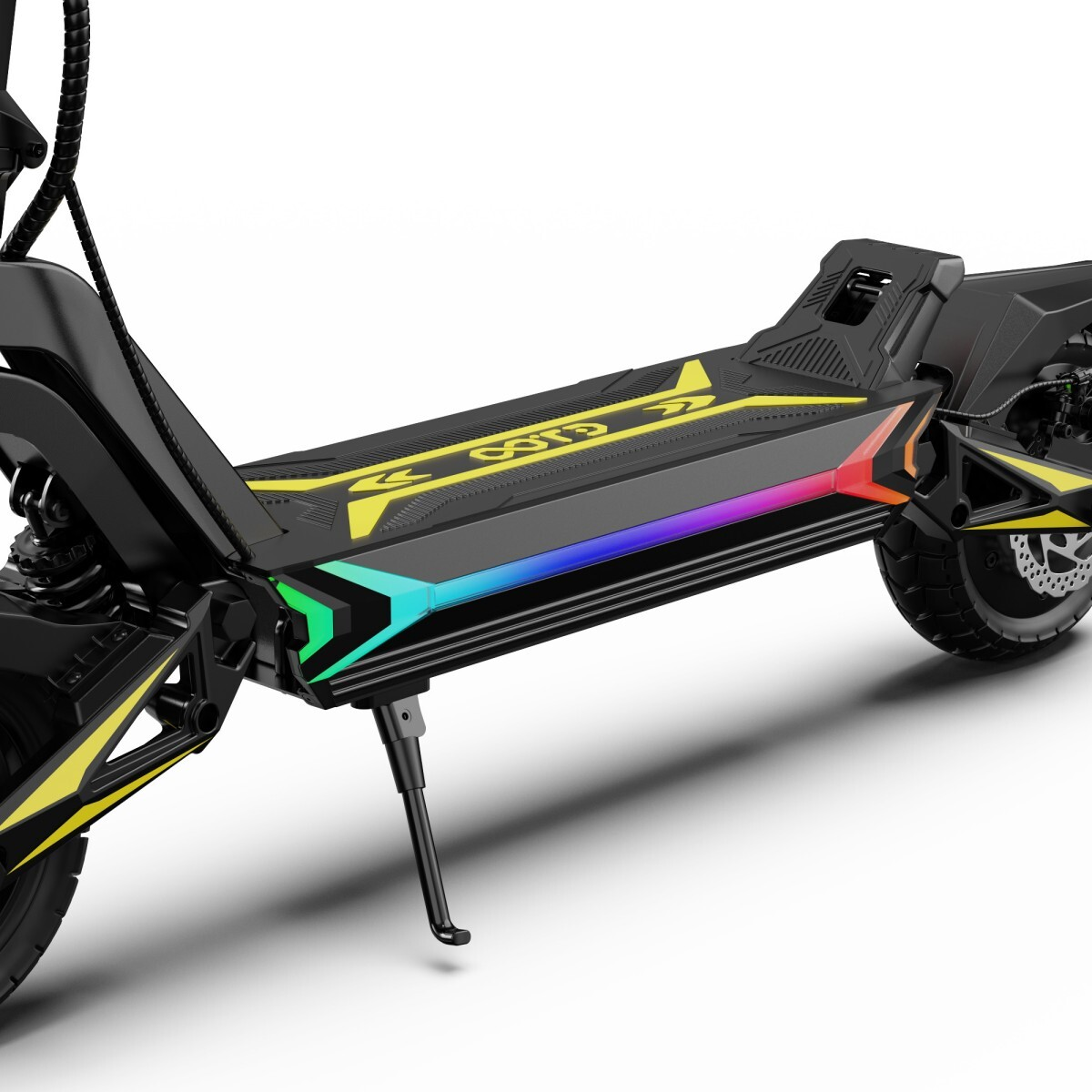 Czarny skuter elektryczny z żółtymi akcentami i kolorowymi światłami.