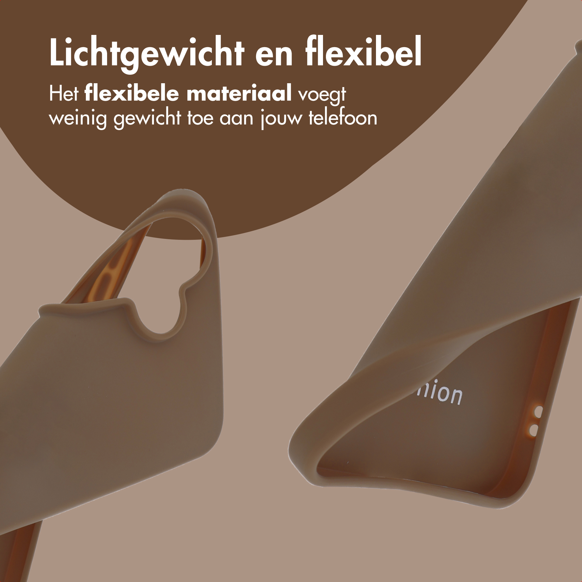 Deux coques de téléphone flexibles et marron sont côte à côte. Texte en haut.