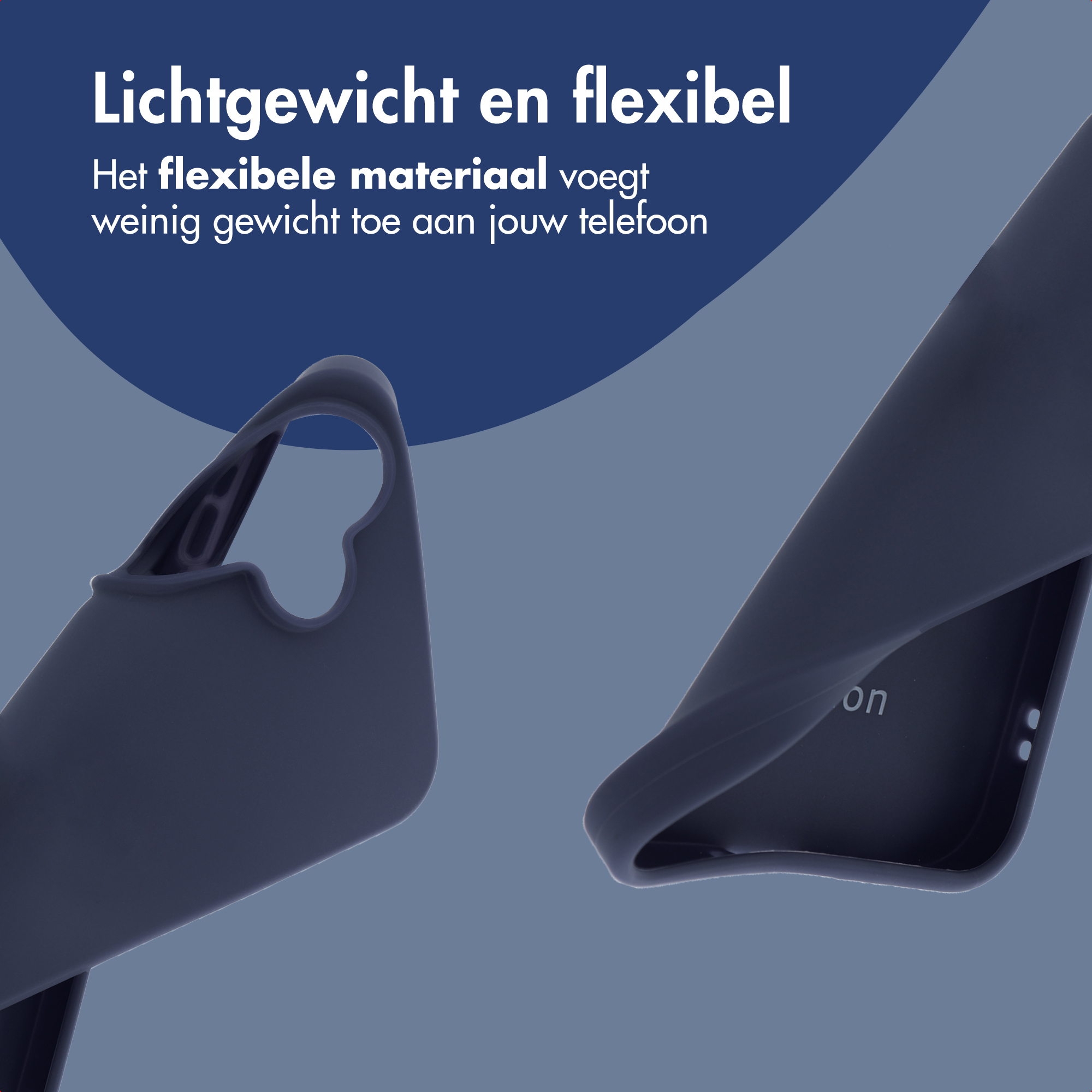 Donkerblauwe telefoonhoes, licht en flexibel, met tekst.