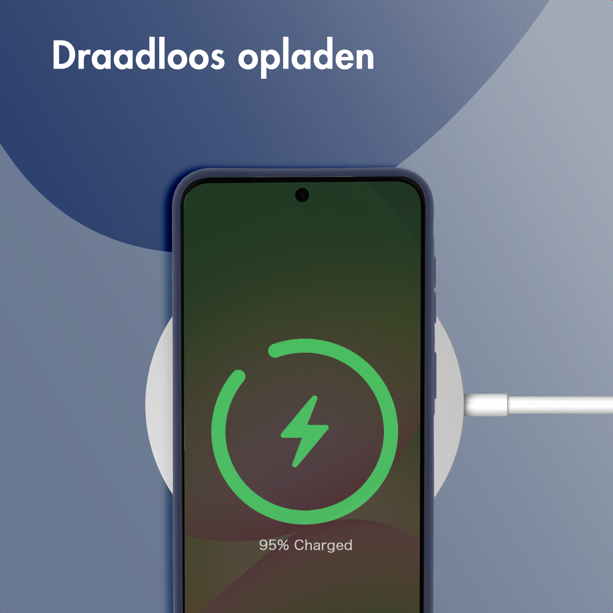Een smartphone laadt draadloos op voor 95%.