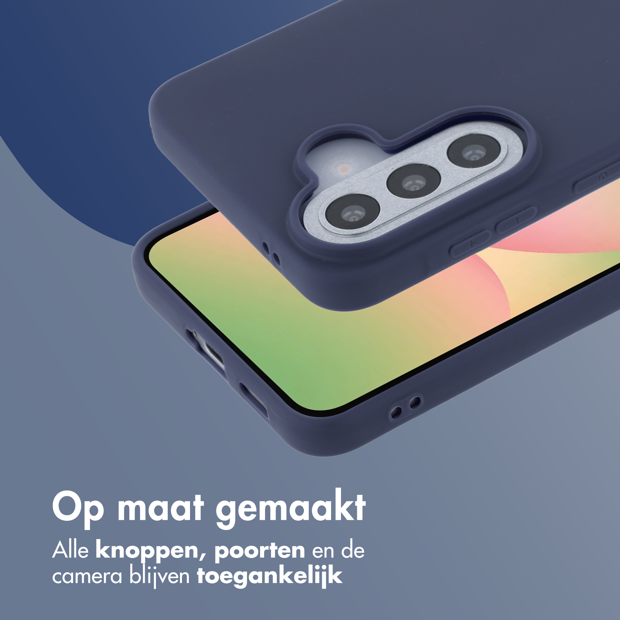 Donkerblauwe telefoonhoes op lichtgroen scherm. Camera-uitsparing zichtbaar.