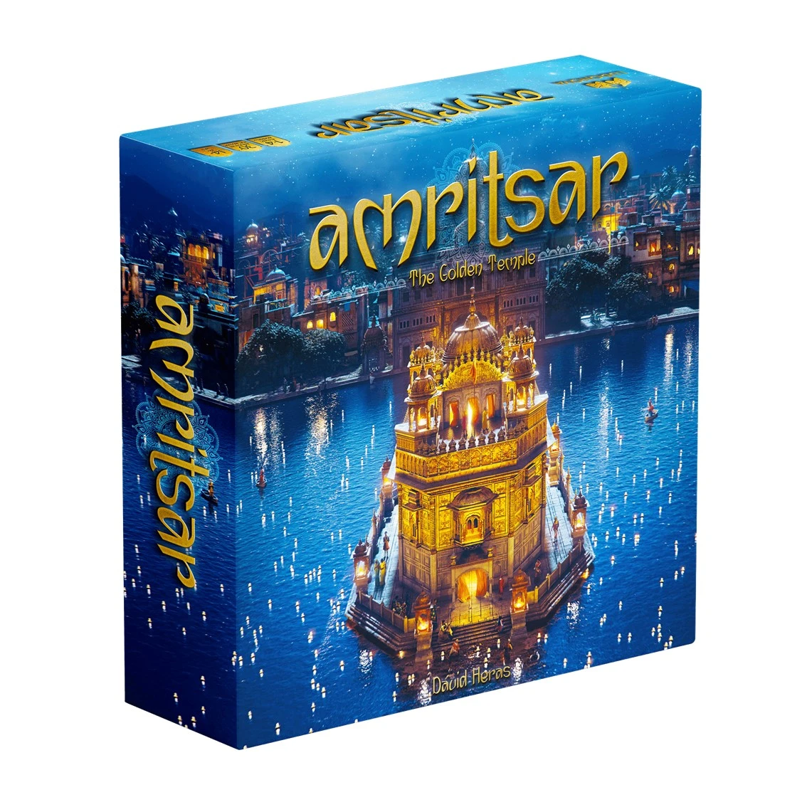 Arte de la caja del juego: El Templo Dorado en Amritsar de noche, iluminado y reflejado en el agua.