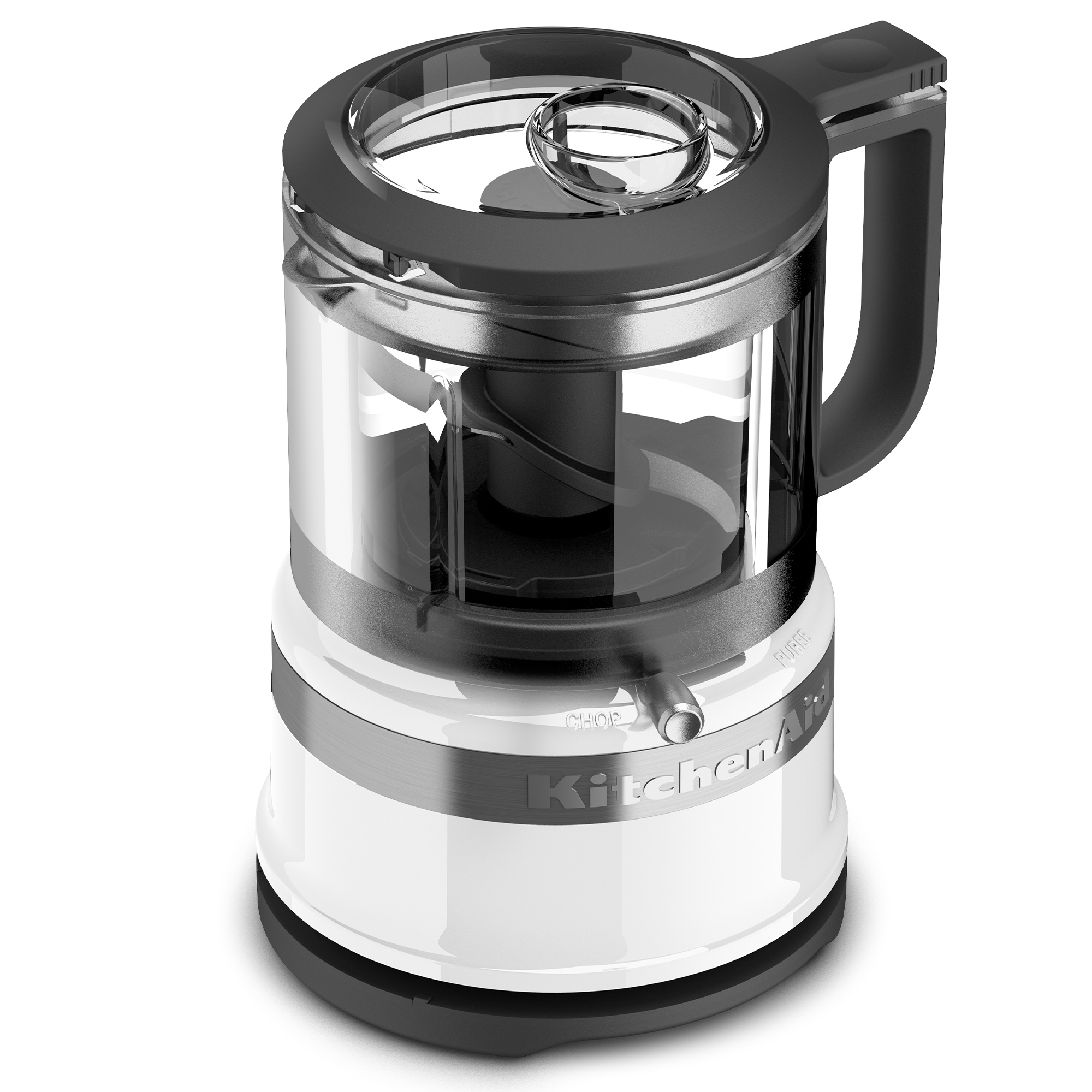 Şeffaf hazne ve siyah sapa sahip beyaz bir KitchenAid doğrayıcı.