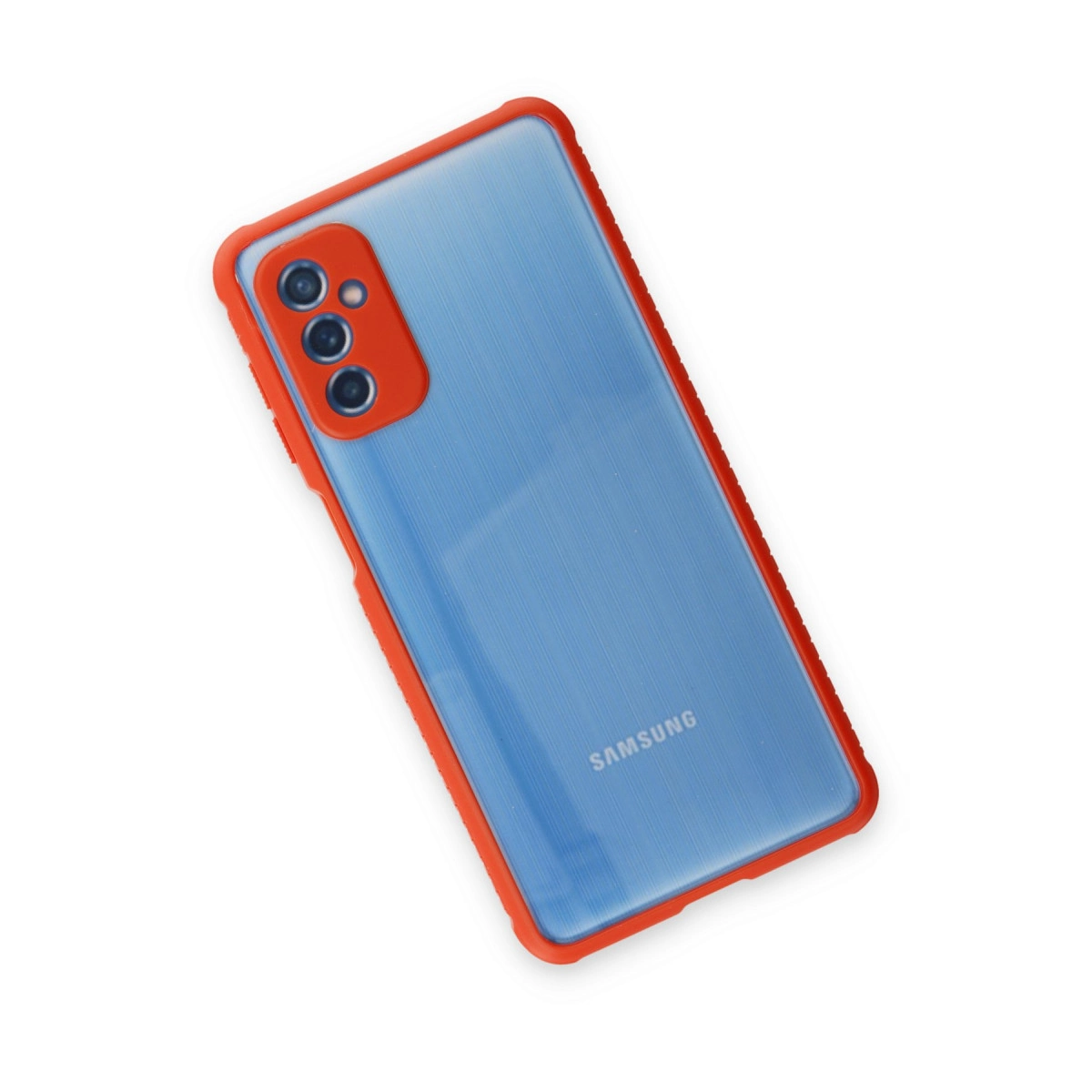 Üç kameralı mavi Samsung telefonun kırmızı kılıflı arka yüzü.