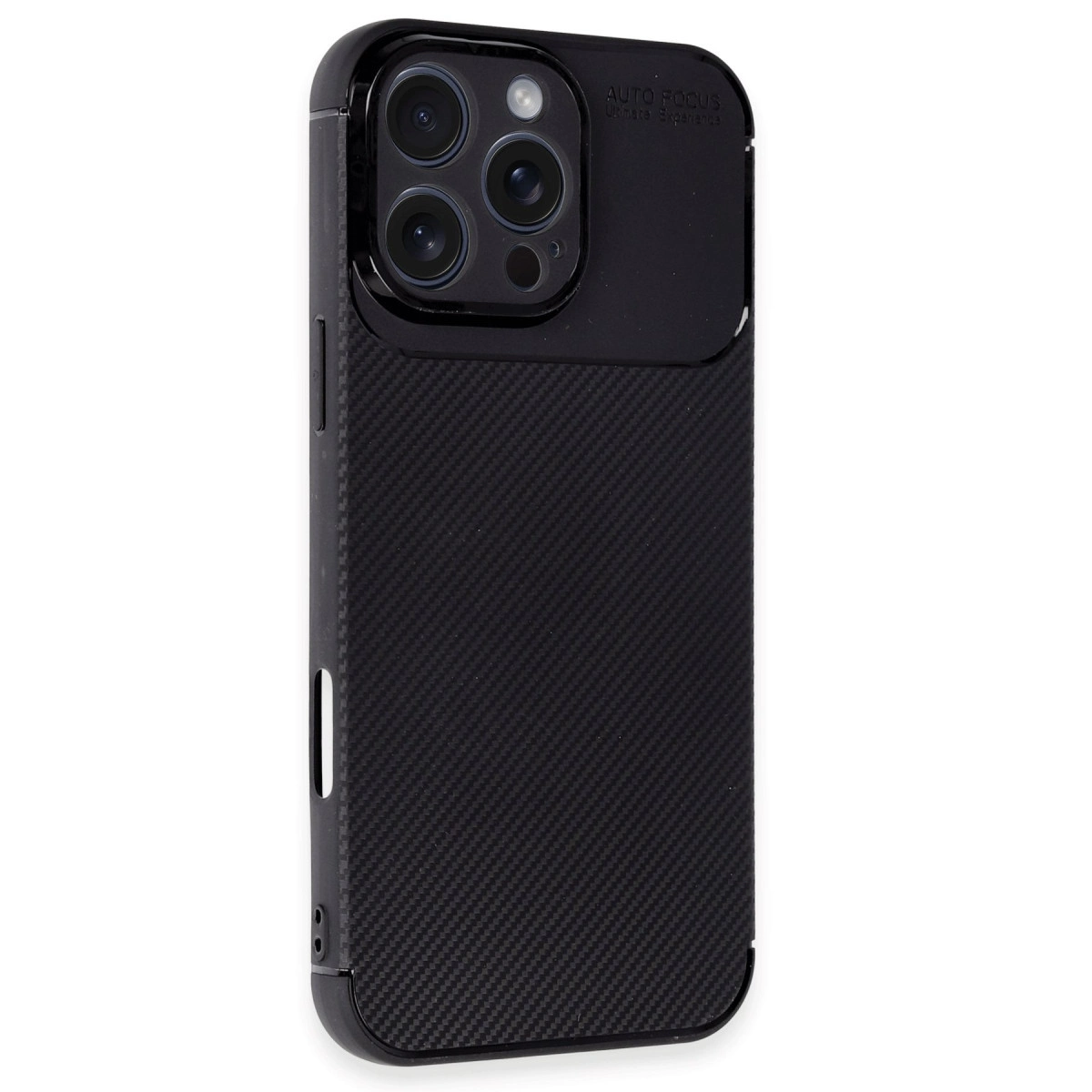 Karbon desenli ve kamera modüllü siyah telefon kılıfı.