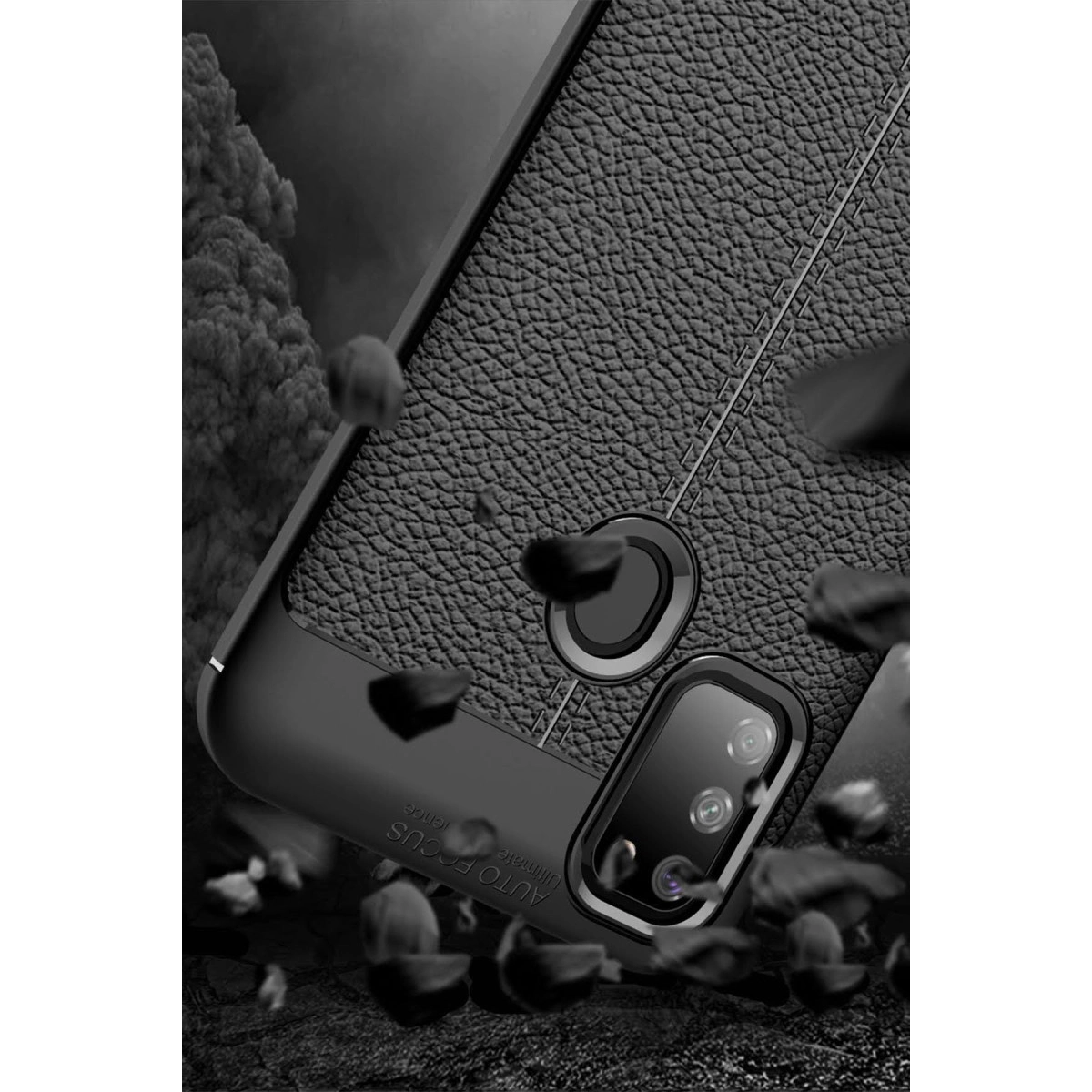 Dramatik ışıkta taşlarla çevrili, siyah dokulu telefon kılıfı.