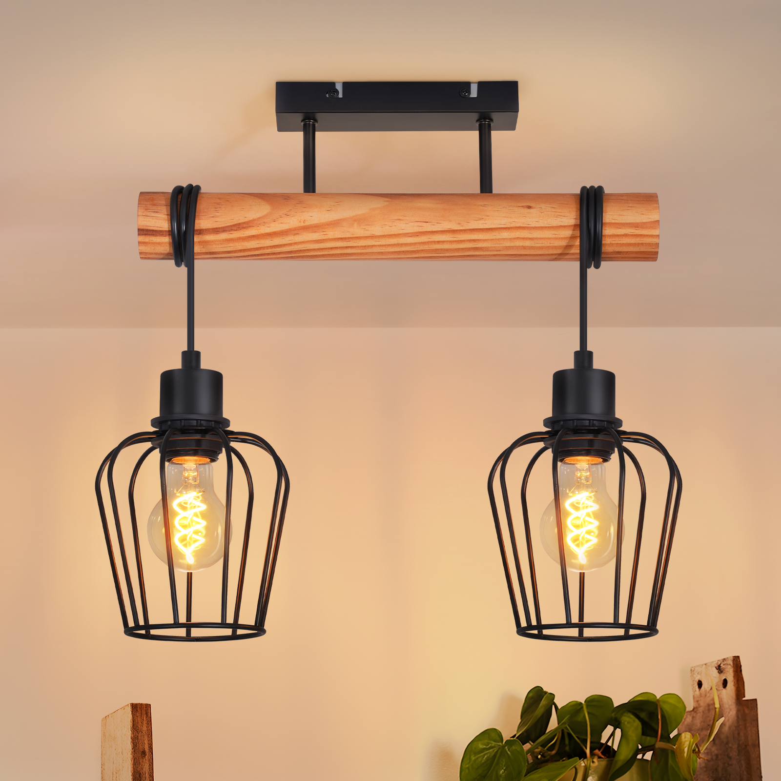 Lampada a sospensione a due luci con trave in legno e gabbie in filo nero.