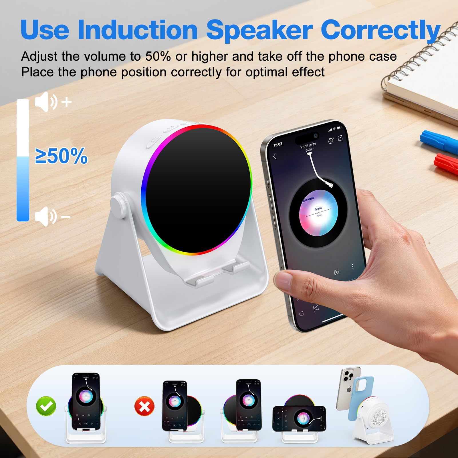 Ein weißer Induktionslautsprecher mit farbiger LED-Beleuchtung neben einem Smartphone.
