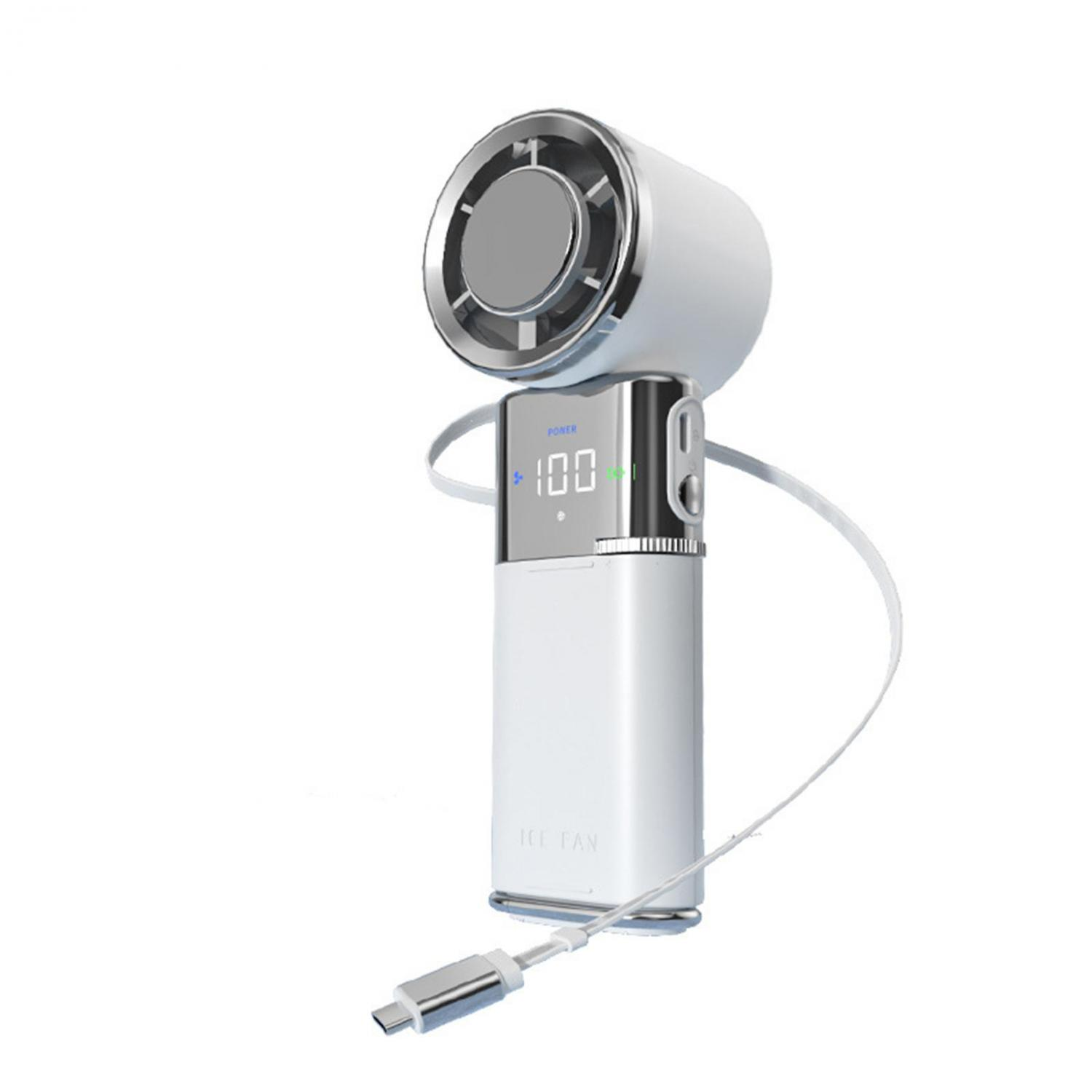 Ein weißer tragbarer Lüfter mit digitaler Anzeige und USB-C-Ladekabel.