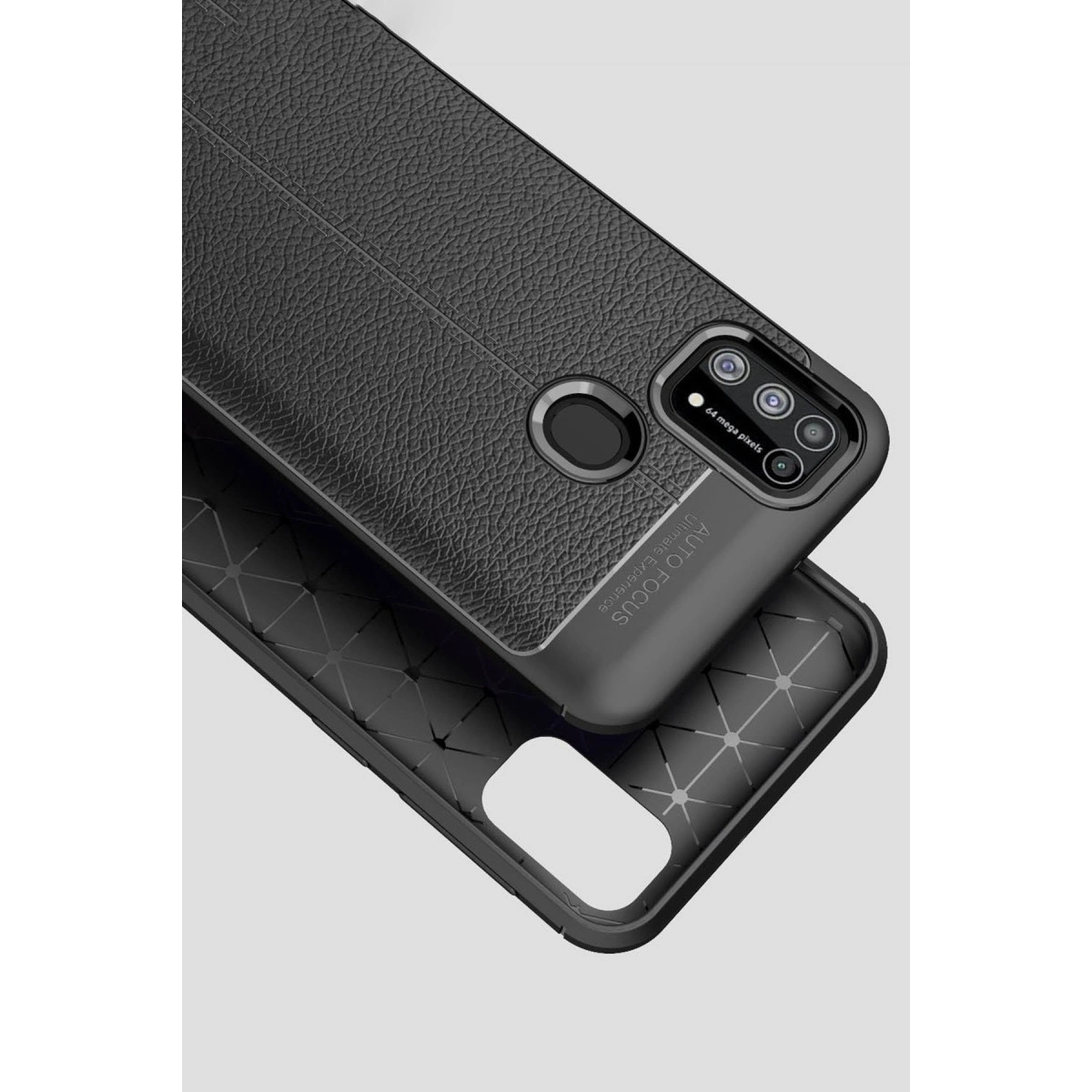 Kamera kesimi ve parmak izi sensörlü siyah dokulu telefon kılıfı.
