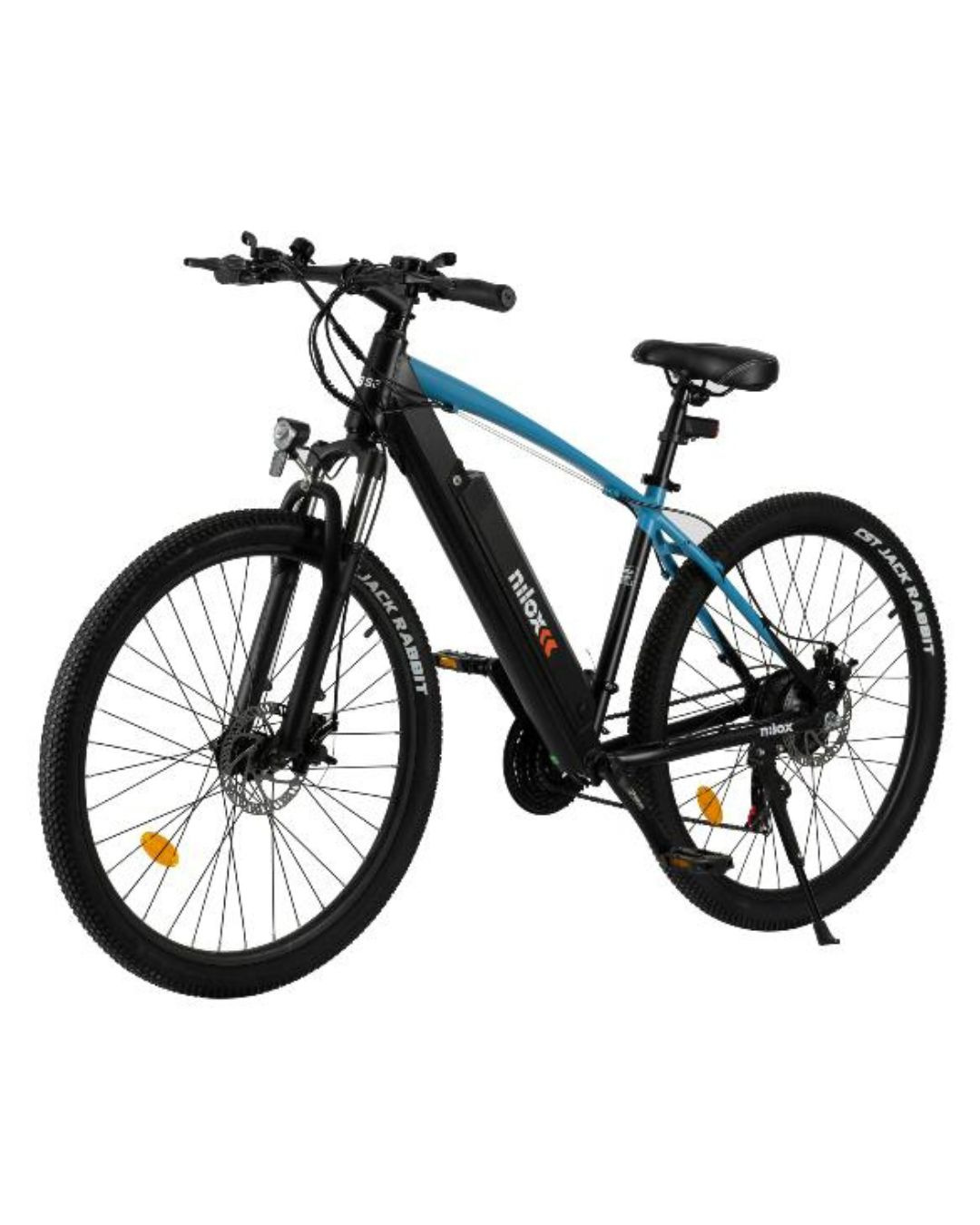 Bicicletta elettrica nera con accenti blu, isolata su sfondo bianco.