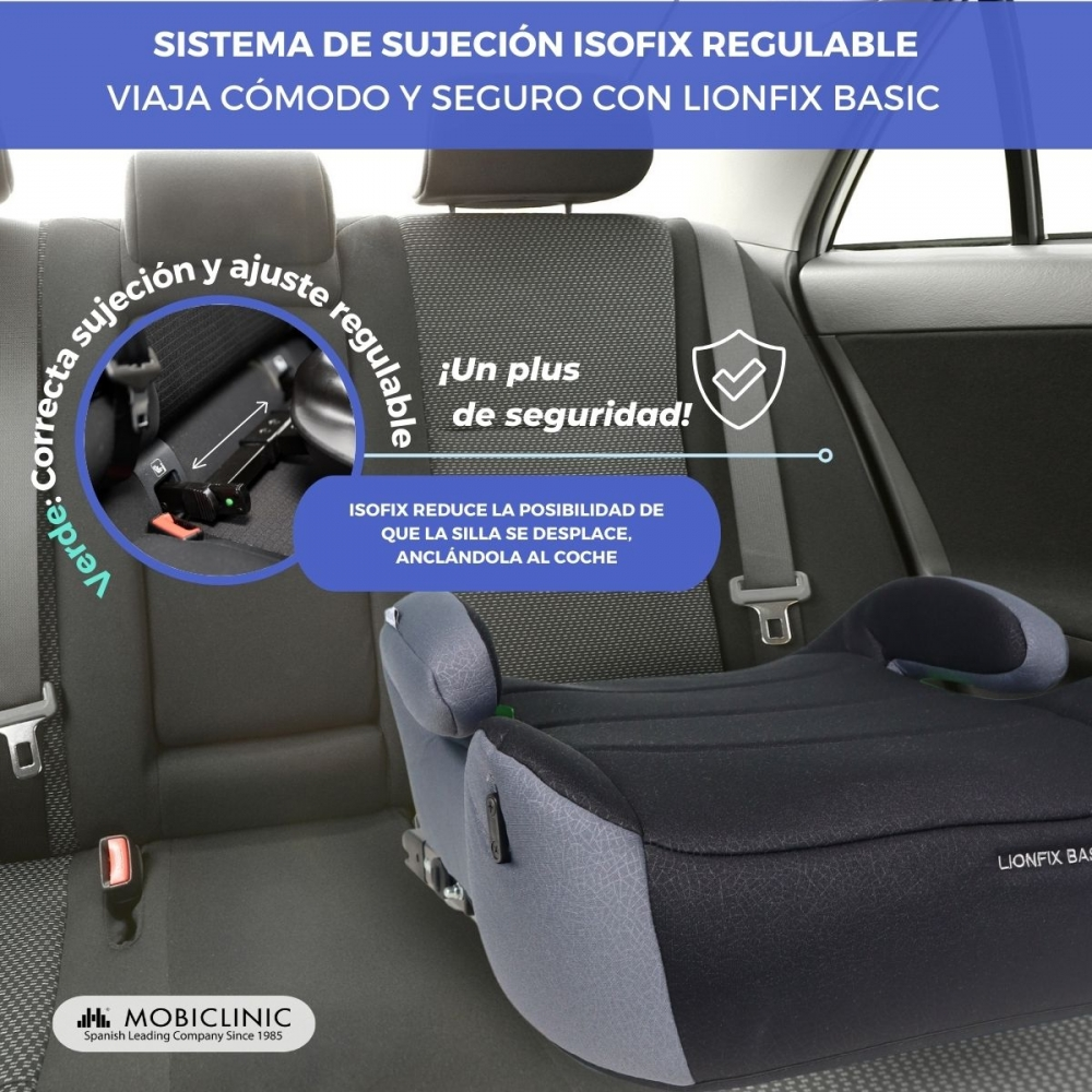 Un asiento de coche negro con detalles grises está instalado en un asiento de coche. Se muestra ISOFIX.