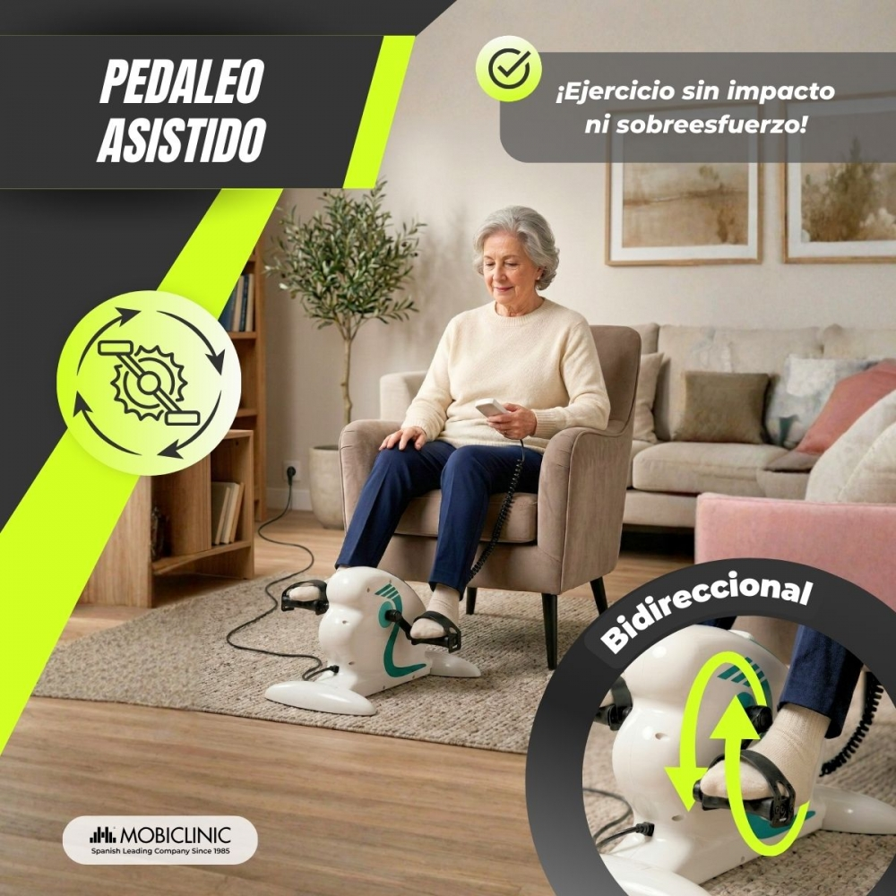 Mujer mayor sentada en sillón usando una máquina de pedales. Texto en español.