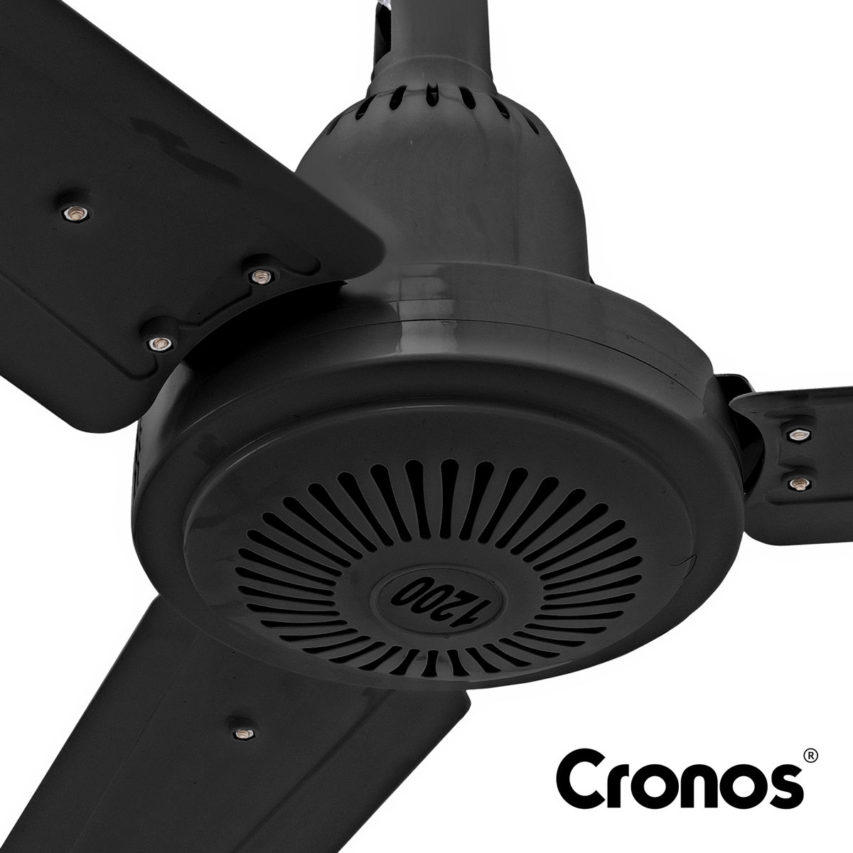 Czarny wentylator sufitowy trójłopatkowy z otworami wentylacyjnymi. Logo Cronos na dole.