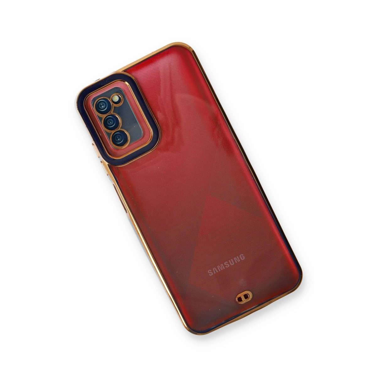 Altın kenarlı kırmızı akıllı telefonun arka yüzü ve lensleri.