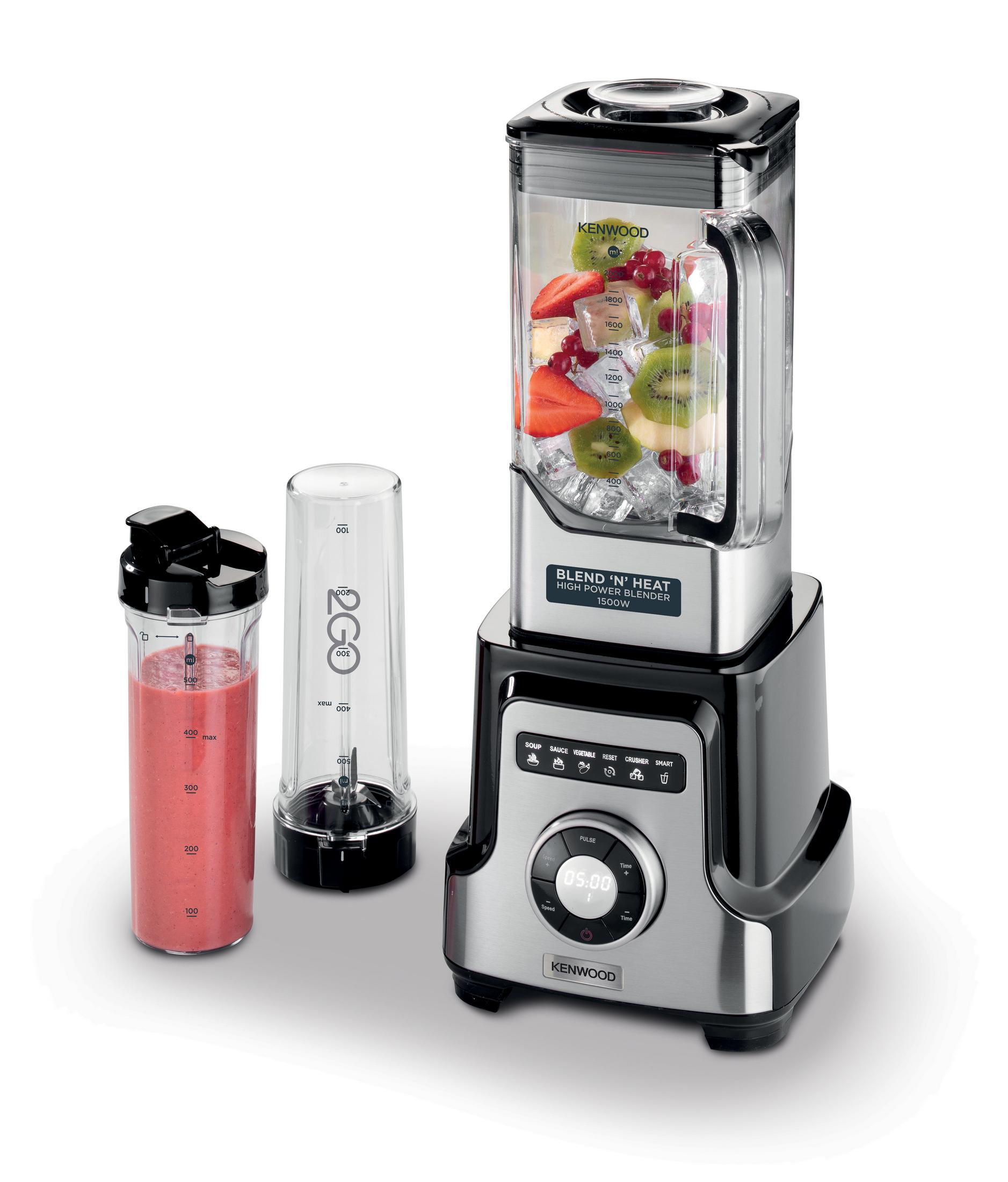 Meyve ve buzlu Kenwood blender, yanında smoothie bardağı.