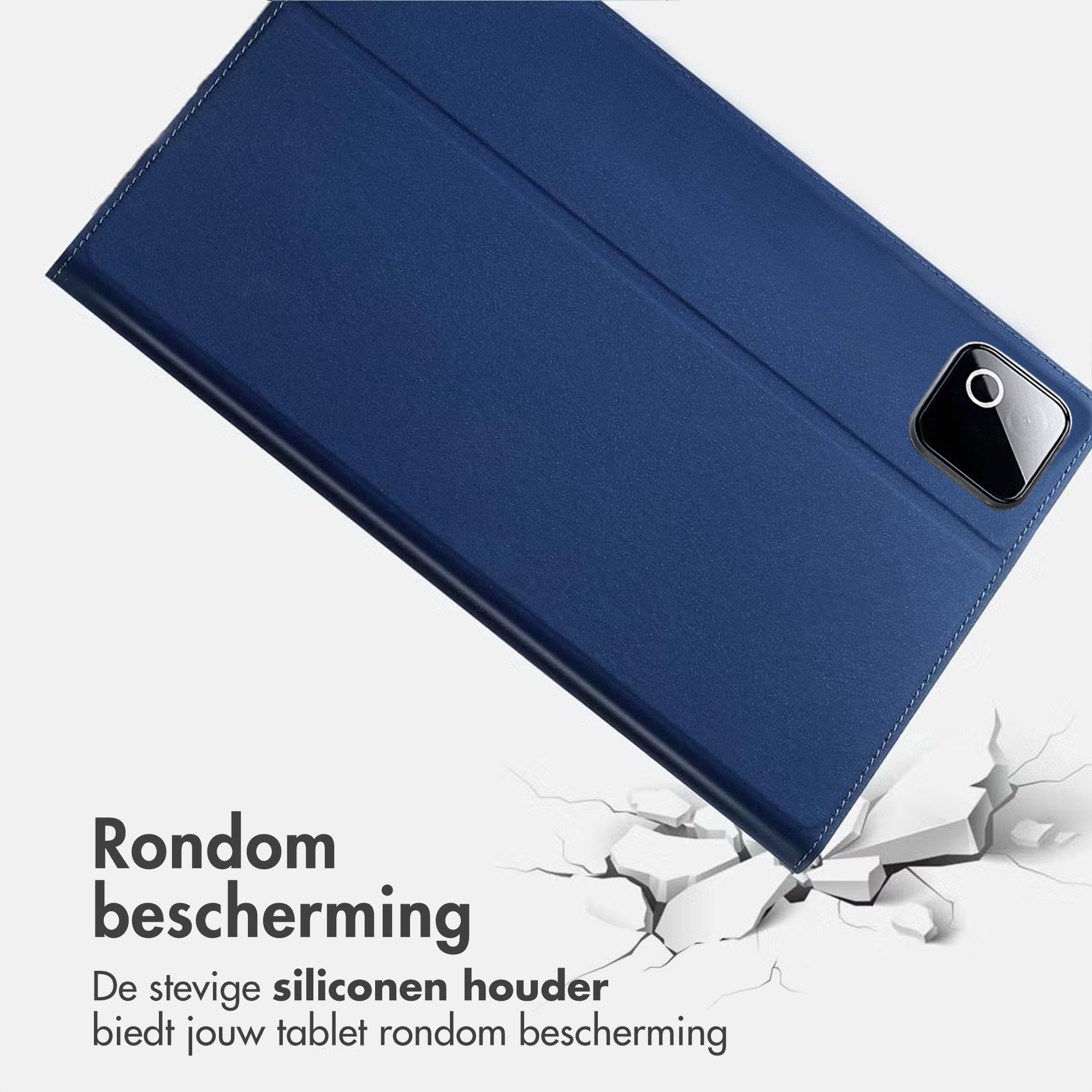 Blauw tablethoesje rustend op gebarsten grond.