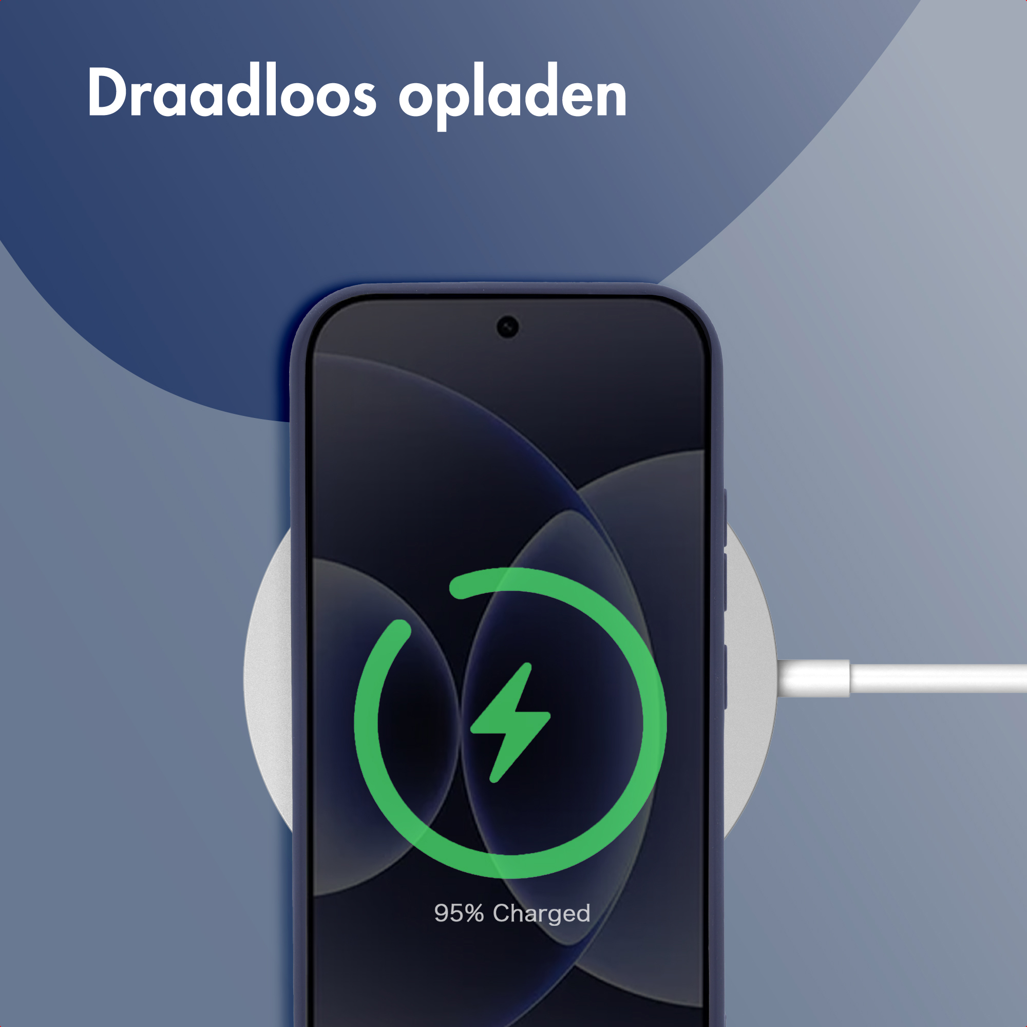 Een smartphone wordt draadloos opgeladen voor 95%.