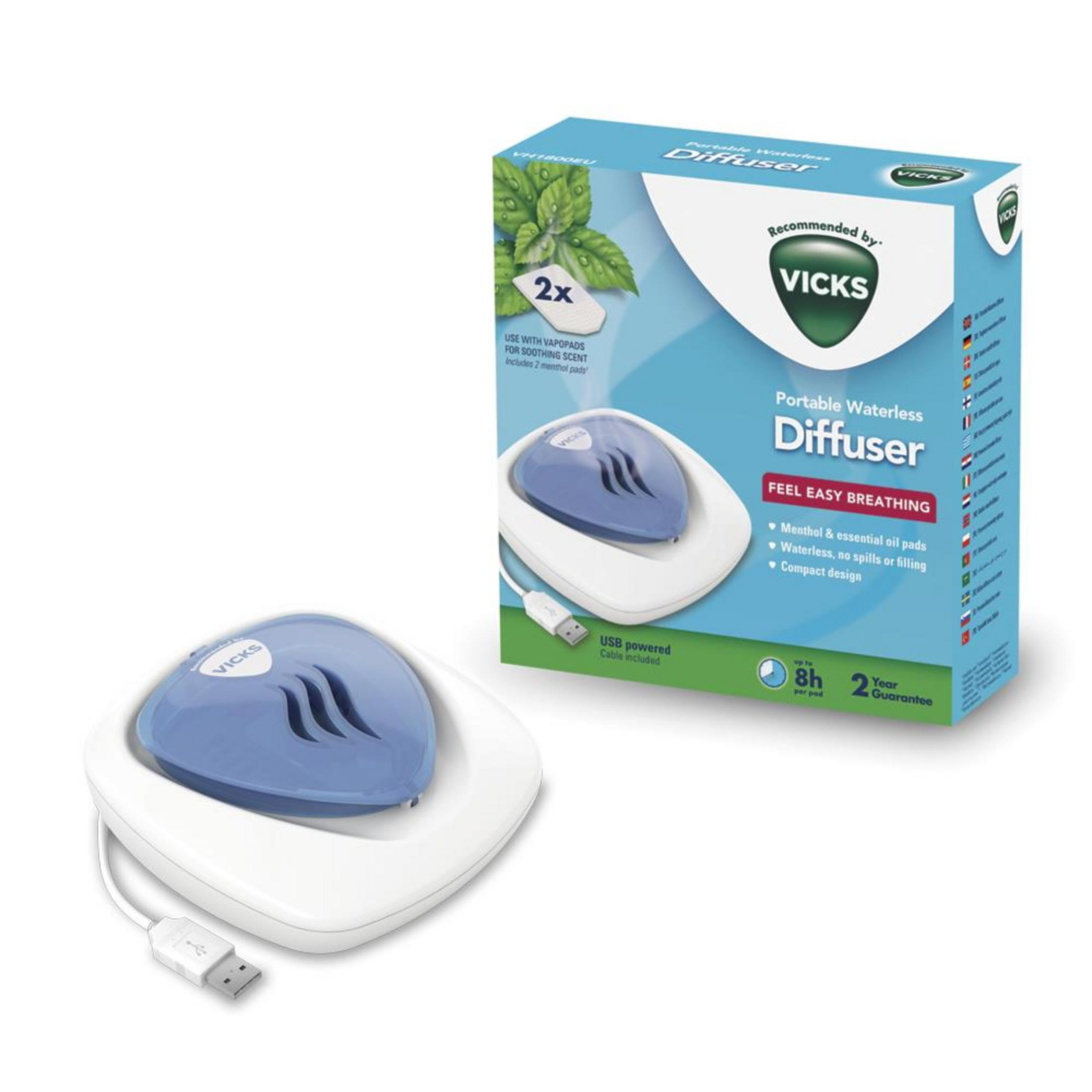 USB kablolu ve ambalajlı mavi bir Vicks difüzör.