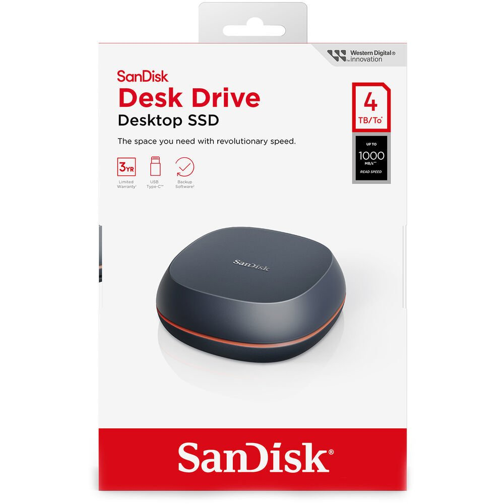 Emballage SanDisk Desktop SSD avec un lecteur sombre à bordure orange.