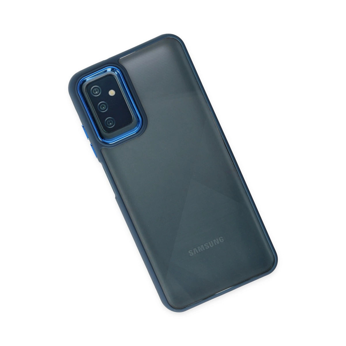 Mavi çerçeveli ve kamera modüllü koyu gri Samsung telefon, beyaz arka plan üzerinde.