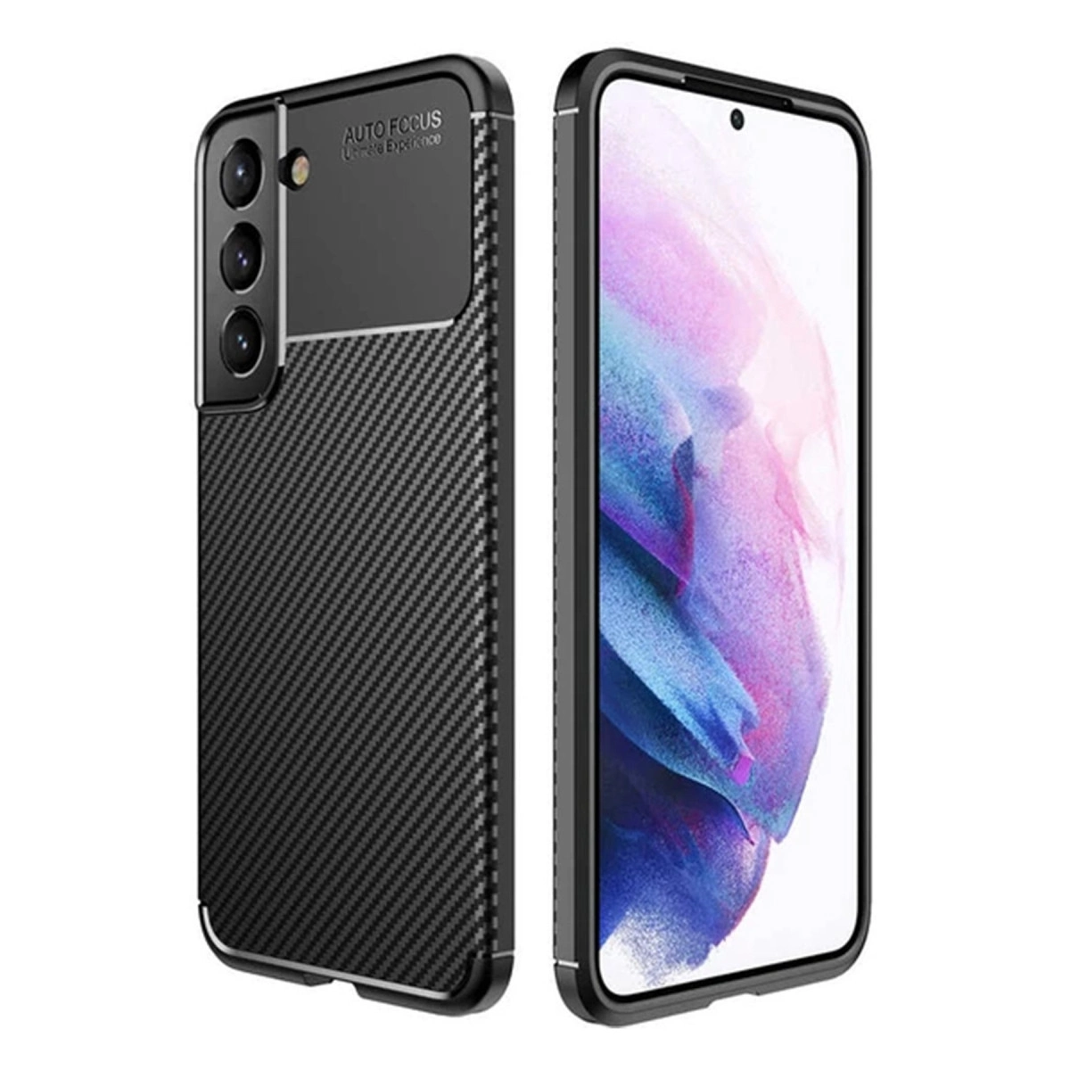 Üç kameralı siyah karbon desenli telefon kılıfı. Yanında renkli duvar kağıtlı bir akıllı telefon.