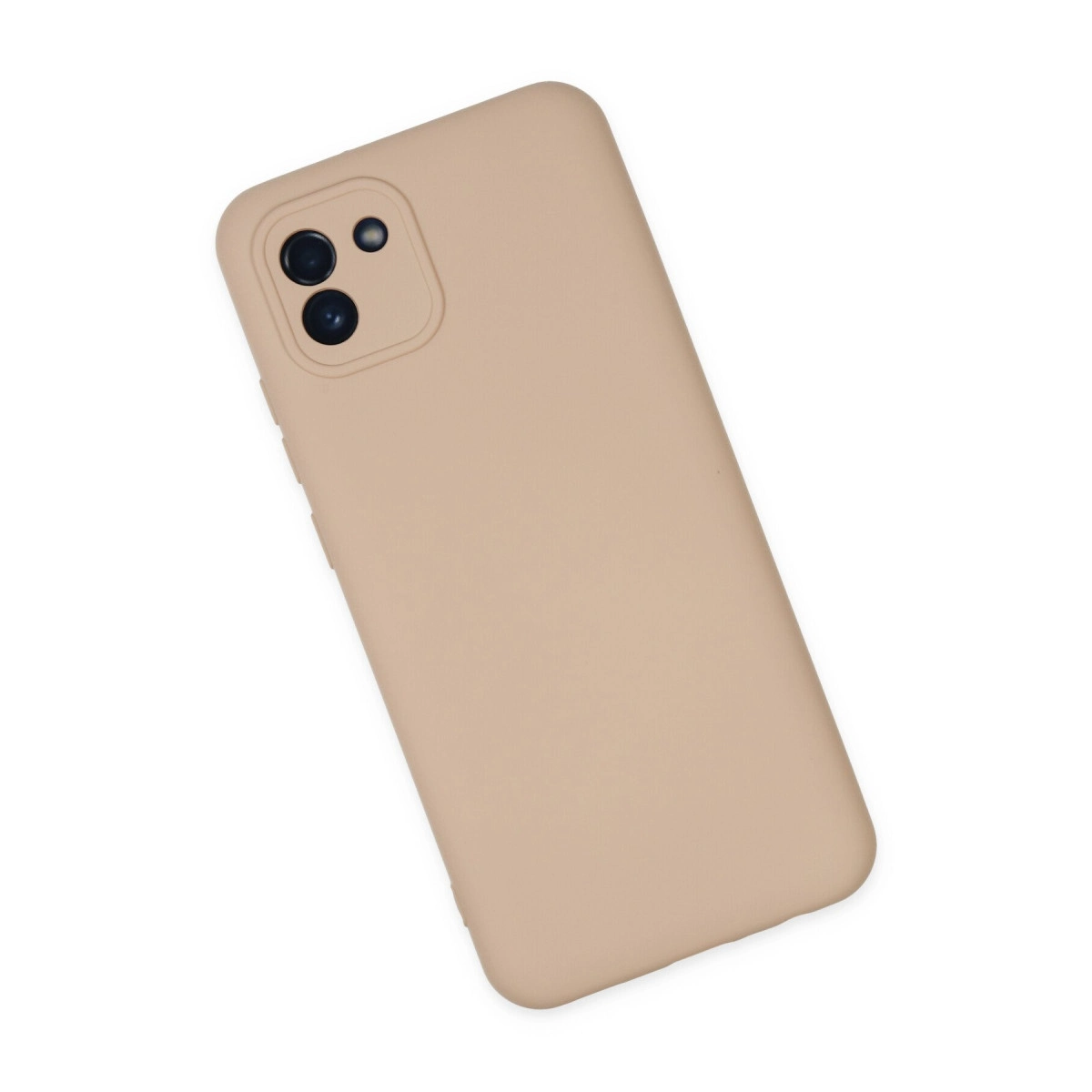 Beyaz zeminde üçlü kameraya sahip bej telefon kılıfı.