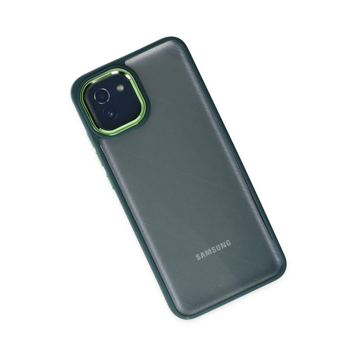 Yeşil çerçeveli koyu Samsung telefon beyaz zeminde duruyor.