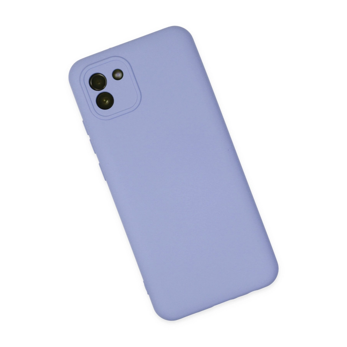 Arkada üçlü kamera kurulumuna sahip lavanta rengi telefon kılıfı.