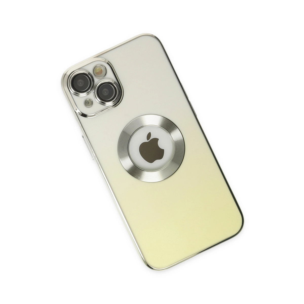 Beyaz arka plan üzerinde Apple logosu ve üç kameraya sahip gümüş iPhone.