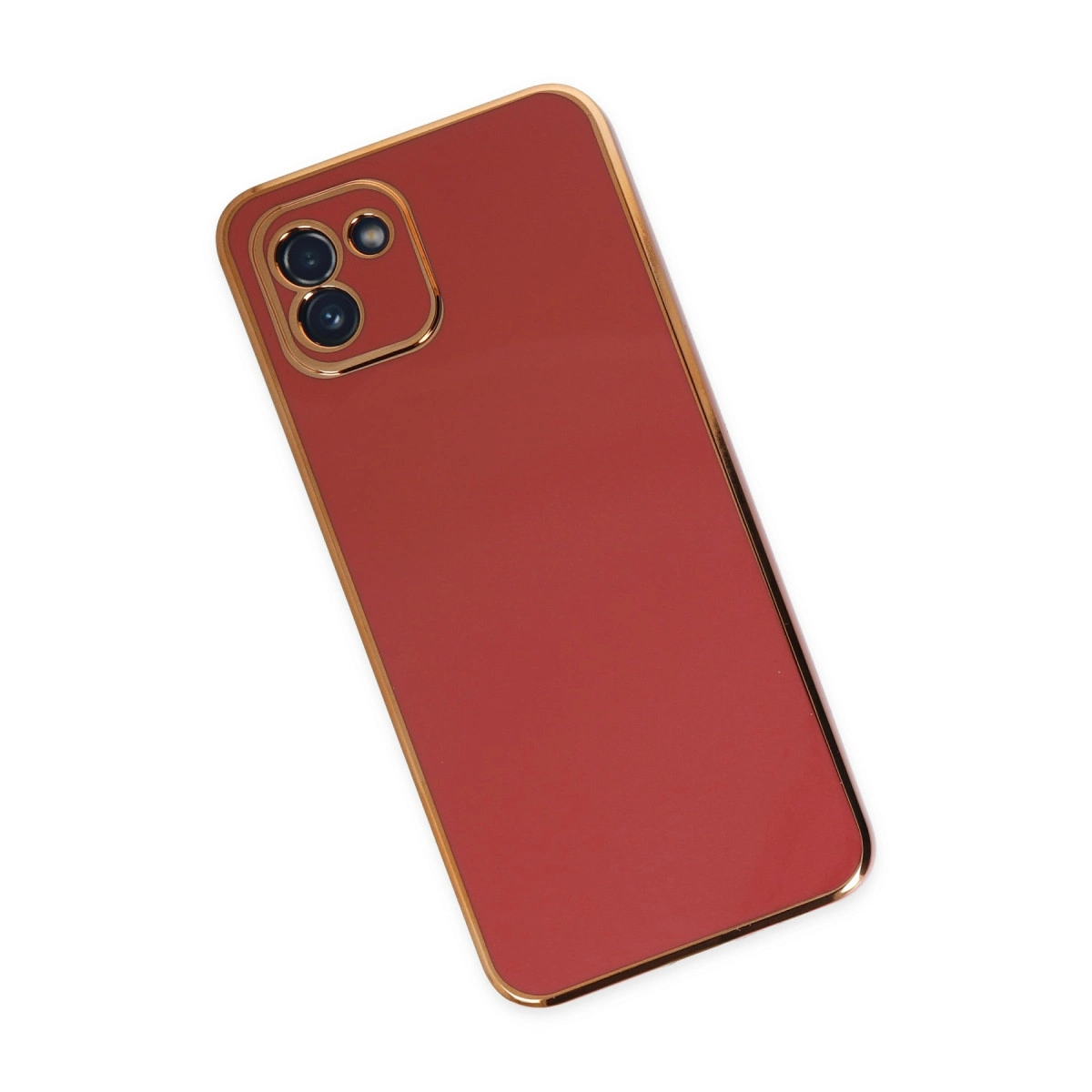 Kamera oyuntulu, altın kenarlı kırmızı telefon kılıfı.