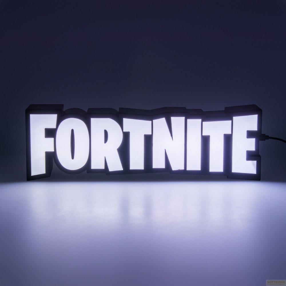 Logo iluminado de Fortnite sobre fondo oscuro.