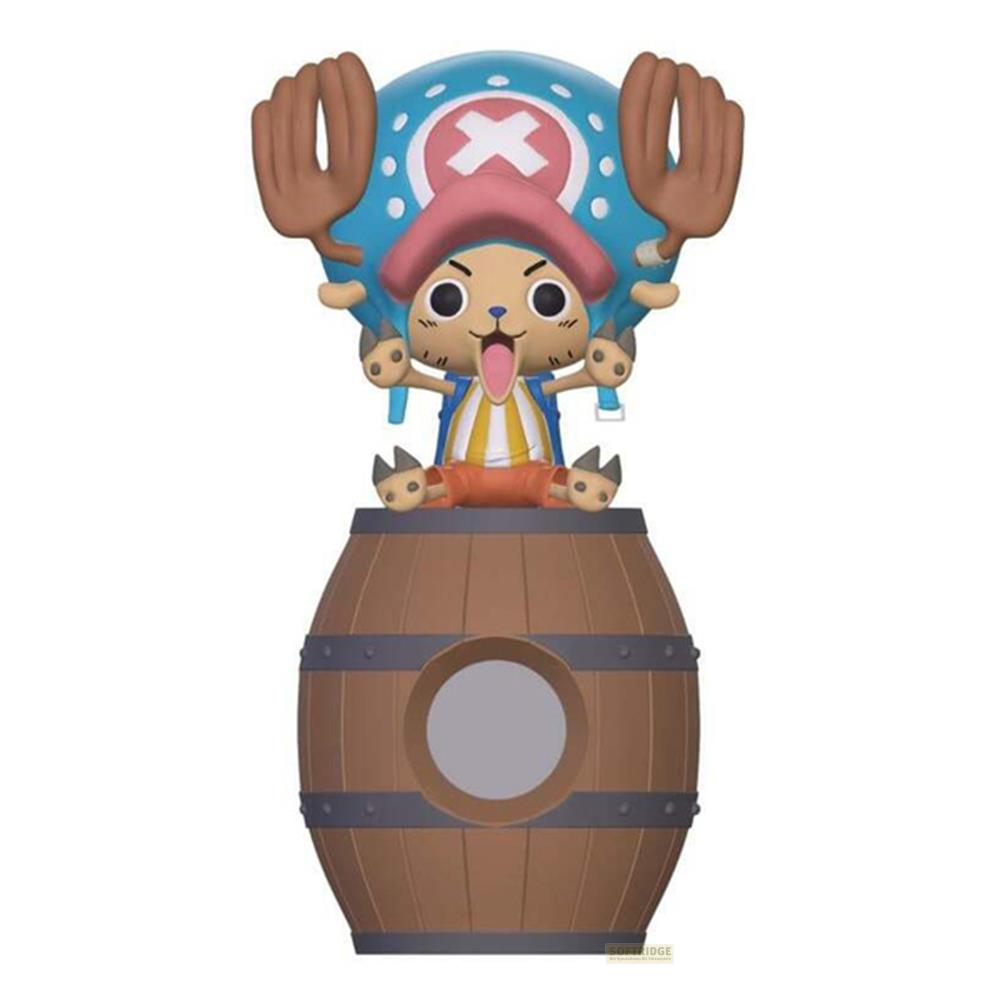Eine Figur von Chopper auf einem Holzfass mit Geweih und Hut.