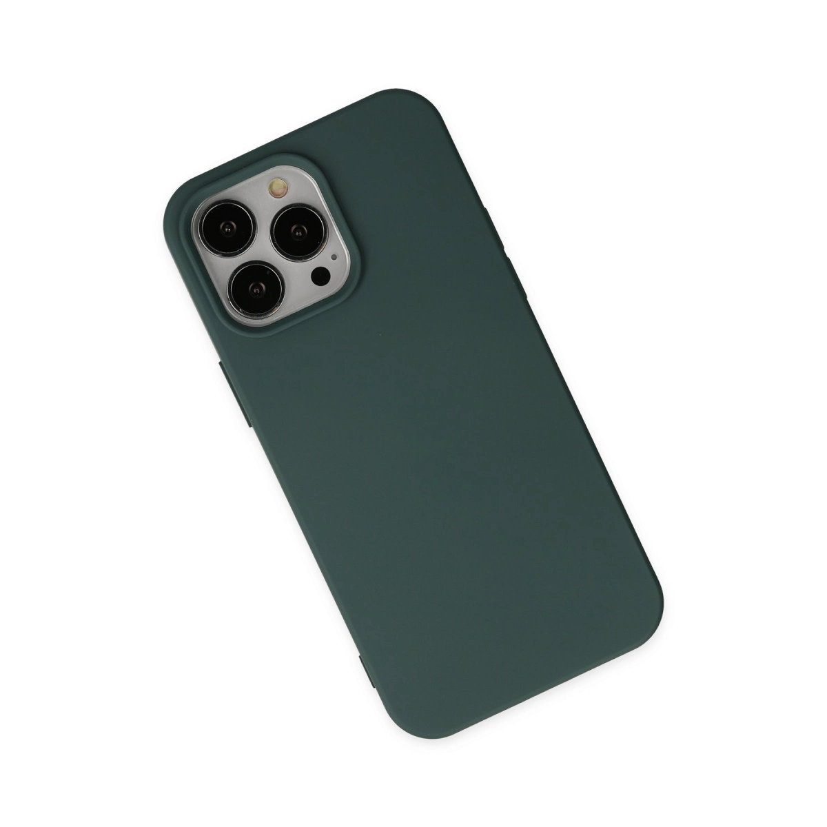 Üç kamera lensli ve gümüş çerçeveli koyu yeşil telefon kılıfı, beyaz arka plan üzerinde.