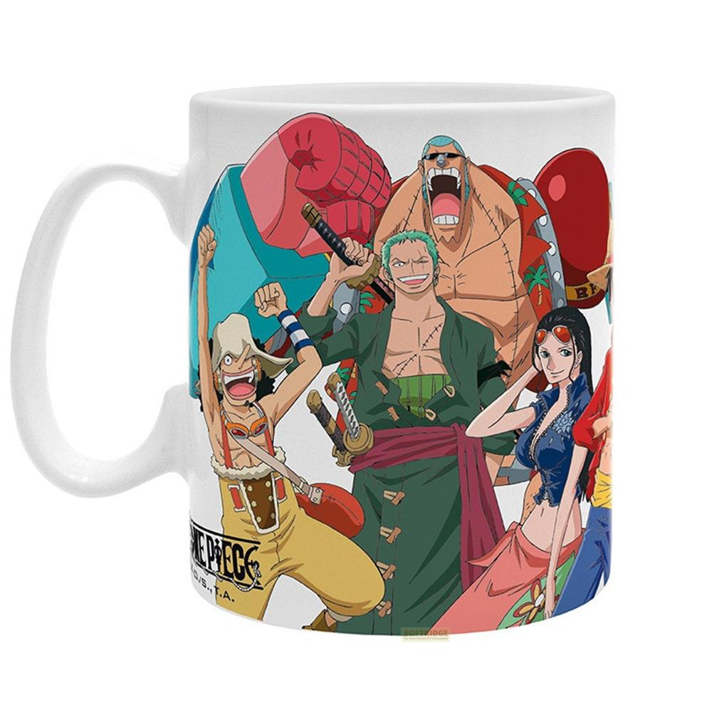 Eine Tasse mit Anime-Figuren, darunter Zoro und Robin von One Piece.