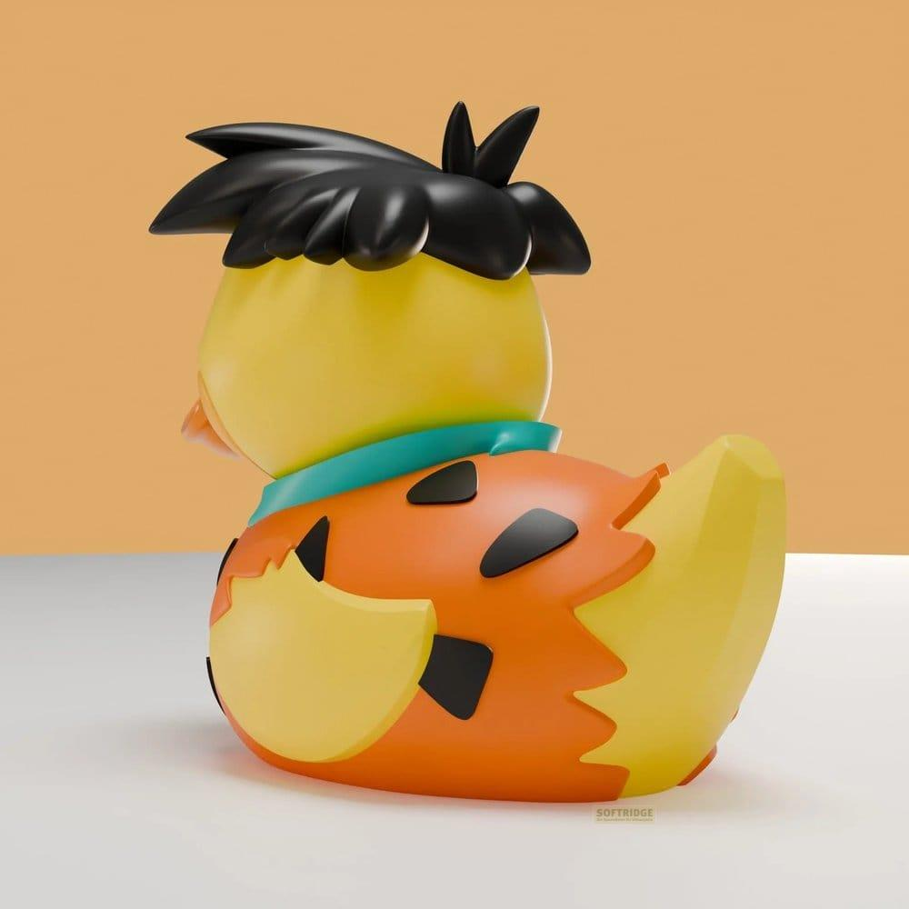 Gelbe Gummi-Ente mit schwarzem Haar und orangefarbenem Steinzeit-Outfit.