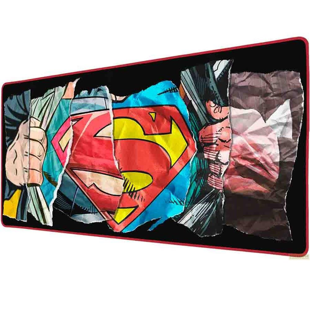 Superman-Logo wird von zerrissenem Comic-Panel enthüllt.