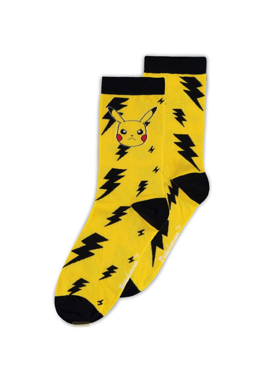 Calcetines amarillos con cara de Pikachu y rayos negros.