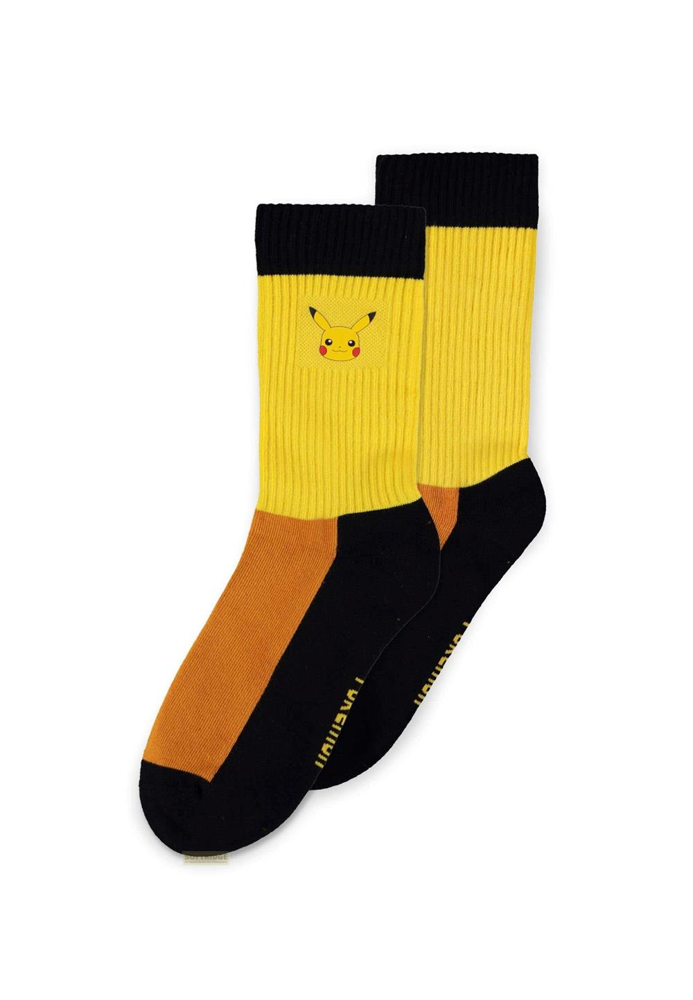 Calcetines amarillos con Pikachu, puños y talones negros.