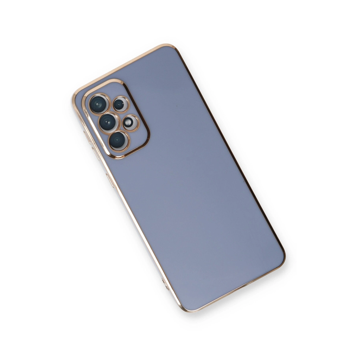 Altın kenarlı, çoklu kamera lensli mor telefon kılıfı.